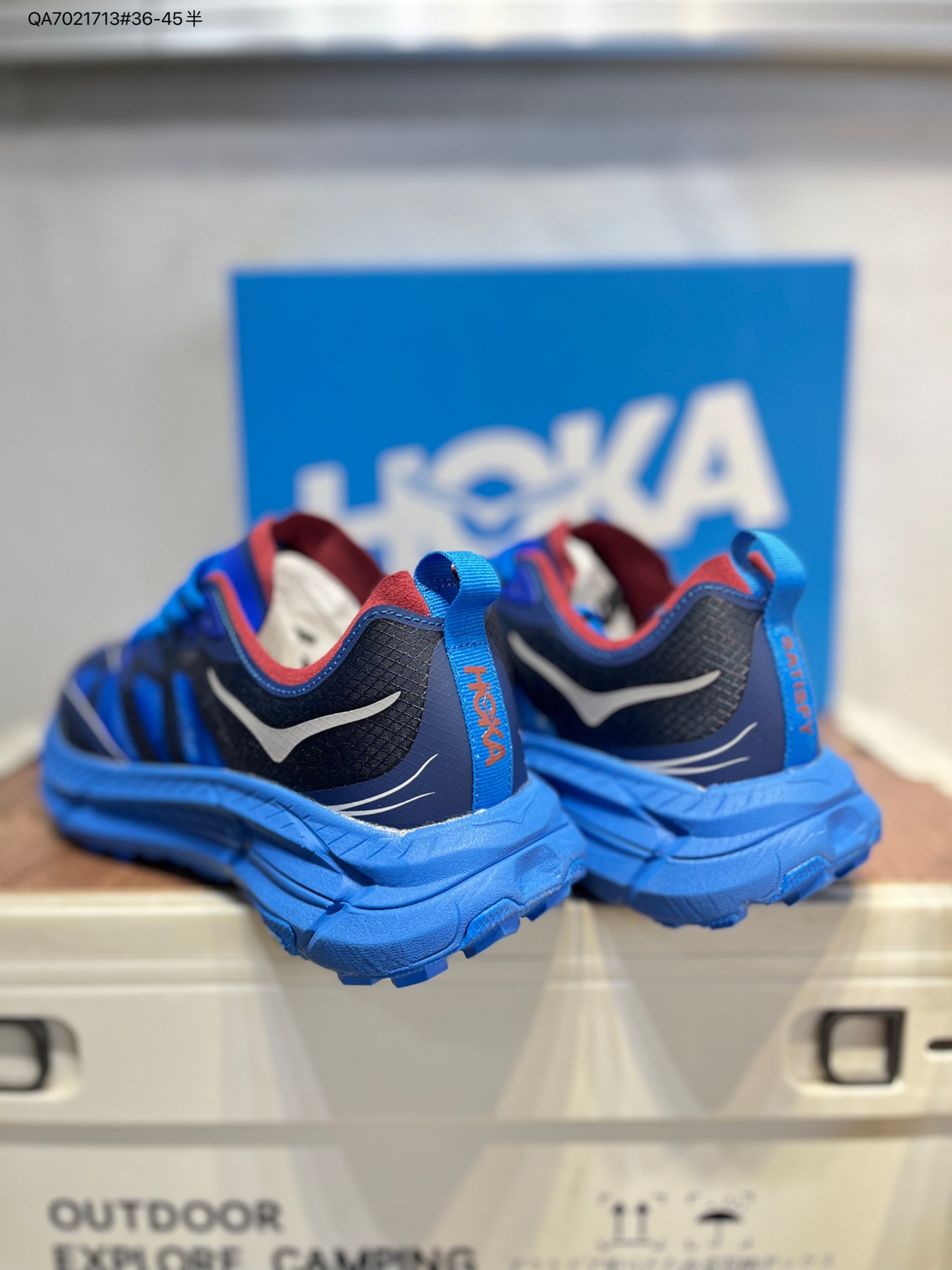 放店💰110
HOKA ONE ONE 男女克利夫顿LS运动休闲鞋CliftonLS SatisfyRunning 德克斯户外用品旗下HOKA ONE ONE®品牌携手法国时尚专业运动品牌SATISFY®,为全球跑者奉上一场跑鞋盛宴。HOKA x SATISFY Clifton LS,不仅是一双专业性能的奔跑鞋,更是时尚与功能完美融合的典范。这双鞋具有独特的网眼设计、半透明热熔印花和反光模压鞋头等时尚元素,同时也具备耐磨橡胶外底等性能升级,是跑者们的理想选择。此次合作是HOKA和SATISFY品牌合鸣的重要一步,将突破专业运动和时尚生活的界限,引领跑步文化的发展。
货号:1168971 QA7021713#36-45半