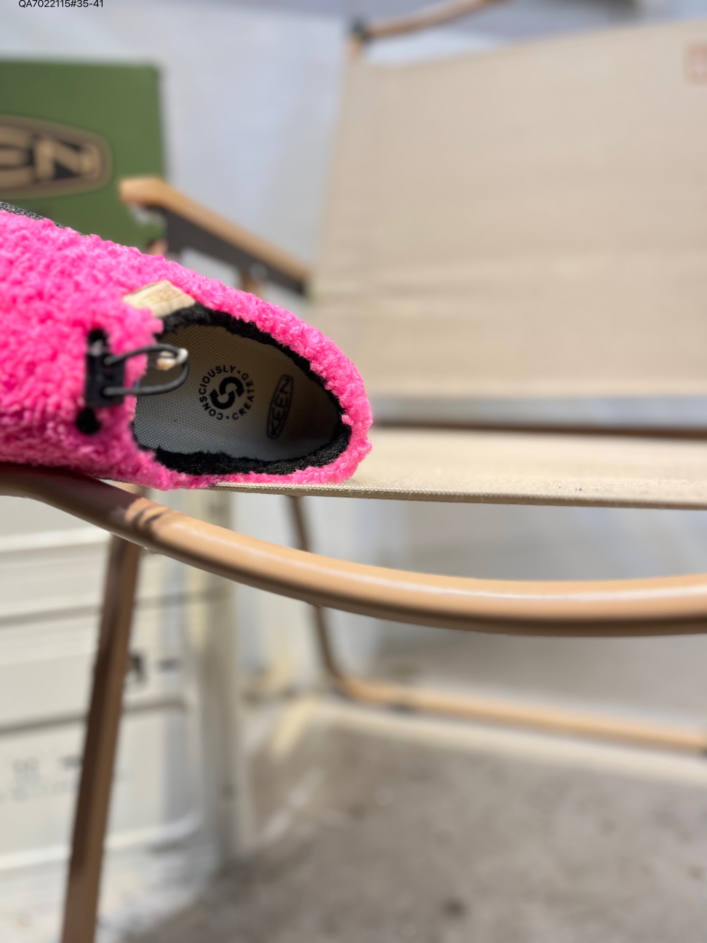 放店💰110
KEEN科恩 Howser 3 Slide 保暖舒适 户外日常 厚底一脚蹬 防滑耐磨 低帮休闲鞋
鞋面采用再生织物 原创版型 标志性的设计
弹力鞋带锁定系统 方便穿脱 无痕橡胶外底
舒适的一脚蹬设计 由原来的家居混合鞋再次更新 前掌宽敞的空间 让脚趾伸展造型简约外形时尚 方便穿脱可户内户外任意穿梭1022258 QA7022115#35-41