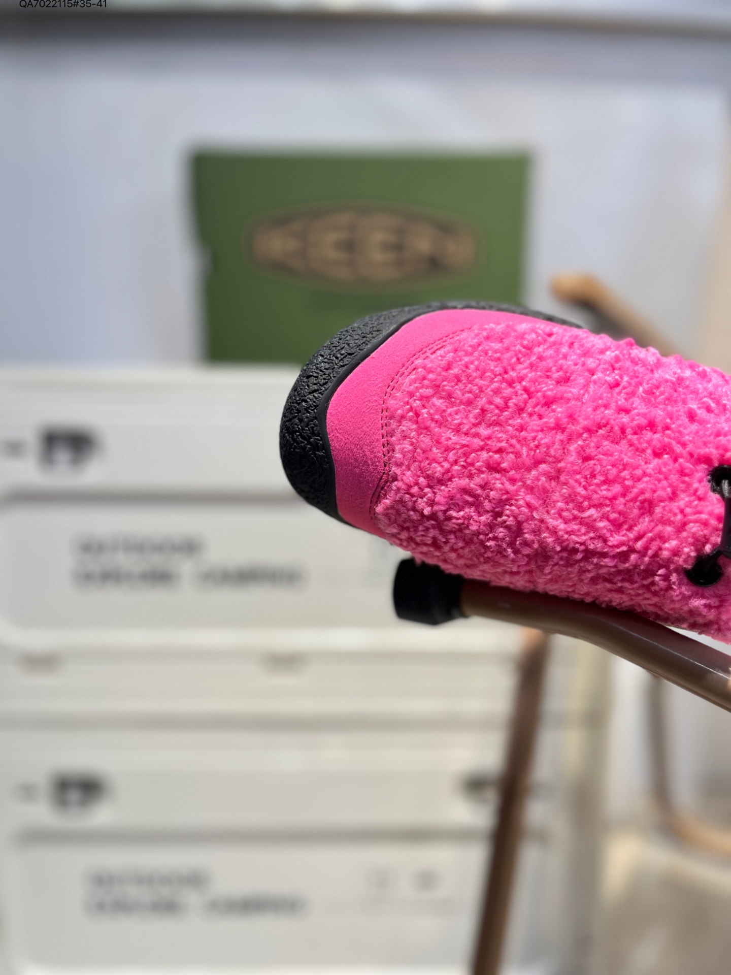 放店💰110
KEEN科恩 Howser 3 Slide 保暖舒适 户外日常 厚底一脚蹬 防滑耐磨 低帮休闲鞋
鞋面采用再生织物 原创版型 标志性的设计
弹力鞋带锁定系统 方便穿脱 无痕橡胶外底
舒适的一脚蹬设计 由原来的家居混合鞋再次更新 前掌宽敞的空间 让脚趾伸展造型简约外形时尚 方便穿脱可户内户外任意穿梭1022258 QA7022115#35-41