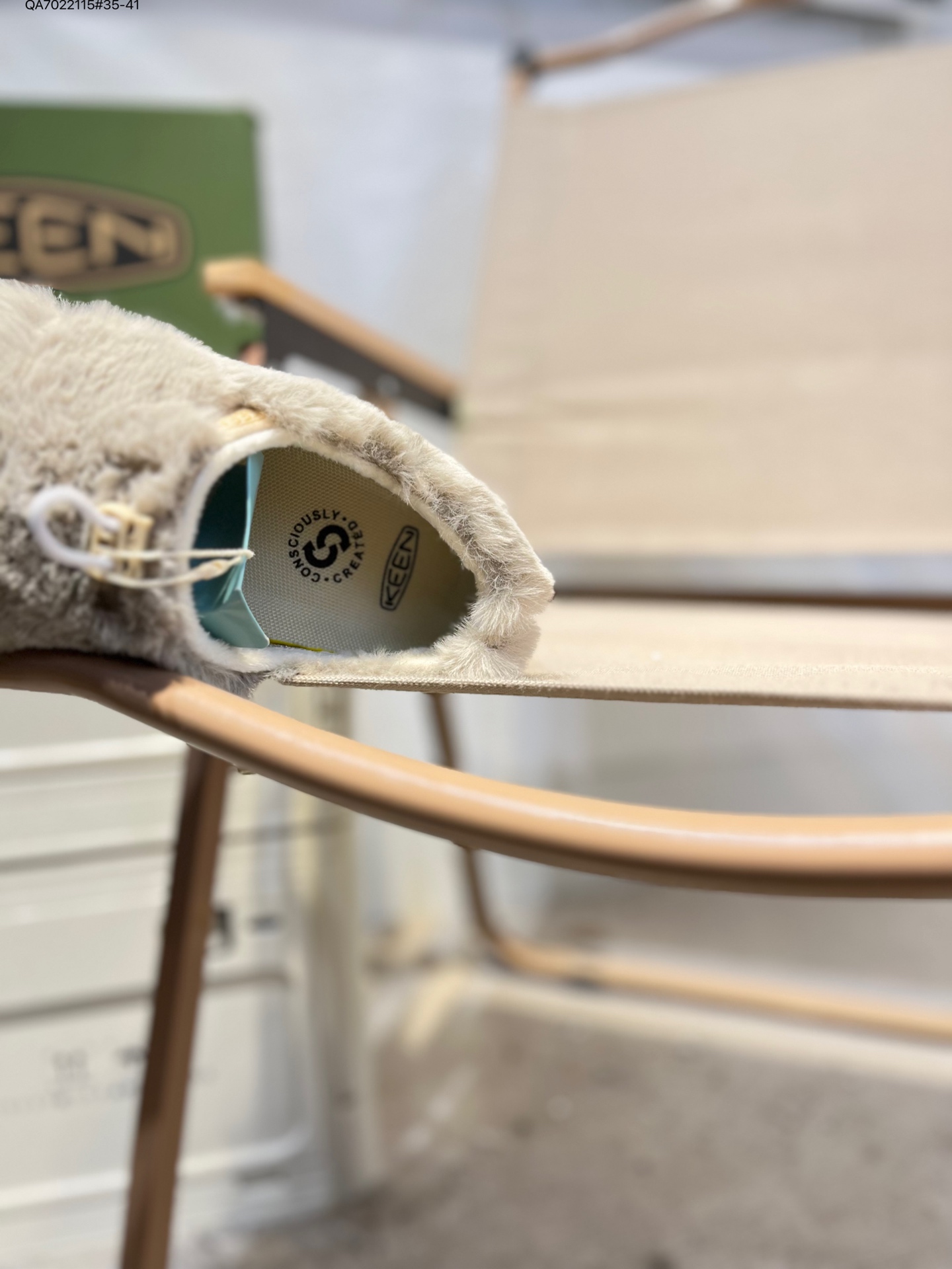 放店💰110
KEEN科恩 Howser 3 Slide 保暖舒适 户外日常 厚底一脚蹬 防滑耐磨 低帮休闲鞋
鞋面采用再生织物 原创版型 标志性的设计
弹力鞋带锁定系统 方便穿脱 无痕橡胶外底
舒适的一脚蹬设计 由原来的家居混合鞋再次更新 前掌宽敞的空间 让脚趾伸展造型简约外形时尚 方便穿脱可户内户外任意穿梭1022258 QA7022115#35-41