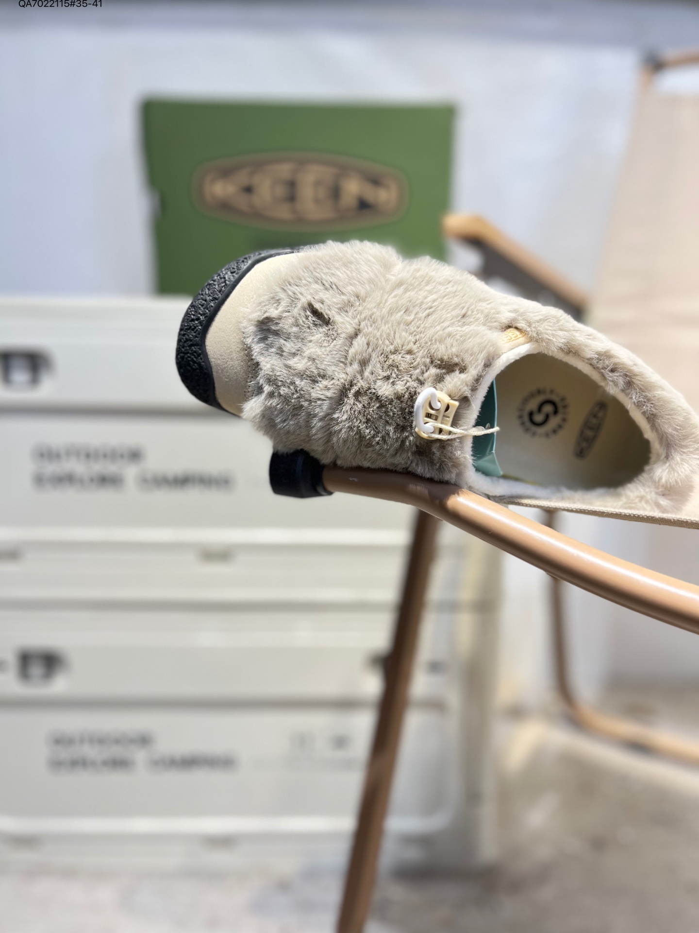 放店💰110
KEEN科恩 Howser 3 Slide 保暖舒适 户外日常 厚底一脚蹬 防滑耐磨 低帮休闲鞋
鞋面采用再生织物 原创版型 标志性的设计
弹力鞋带锁定系统 方便穿脱 无痕橡胶外底
舒适的一脚蹬设计 由原来的家居混合鞋再次更新 前掌宽敞的空间 让脚趾伸展造型简约外形时尚 方便穿脱可户内户外任意穿梭1022258 QA7022115#35-41