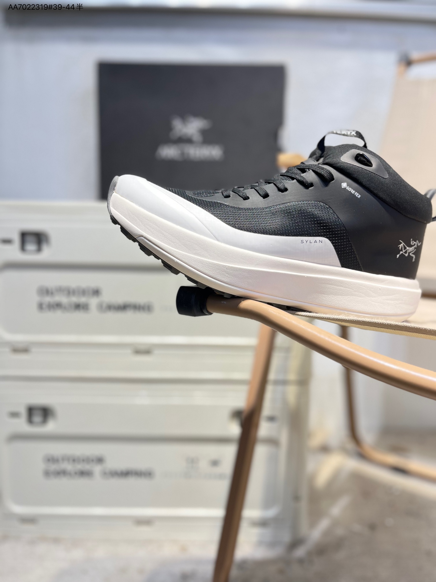 放店💰200
🈴️始祖鸟 KONSEAL LT W覆盖透气男越野跑鞋
适合技术路线单日徒步穿着也可以一脚蹬穿法 aeriosflgtx鞋受到长途野外跑步鞋的启发 适合在变化的地形上进行快速轻快的徒步旅行穿着,舒适而有支撑性,使您充满信心。077218 AA7022319#39-44半