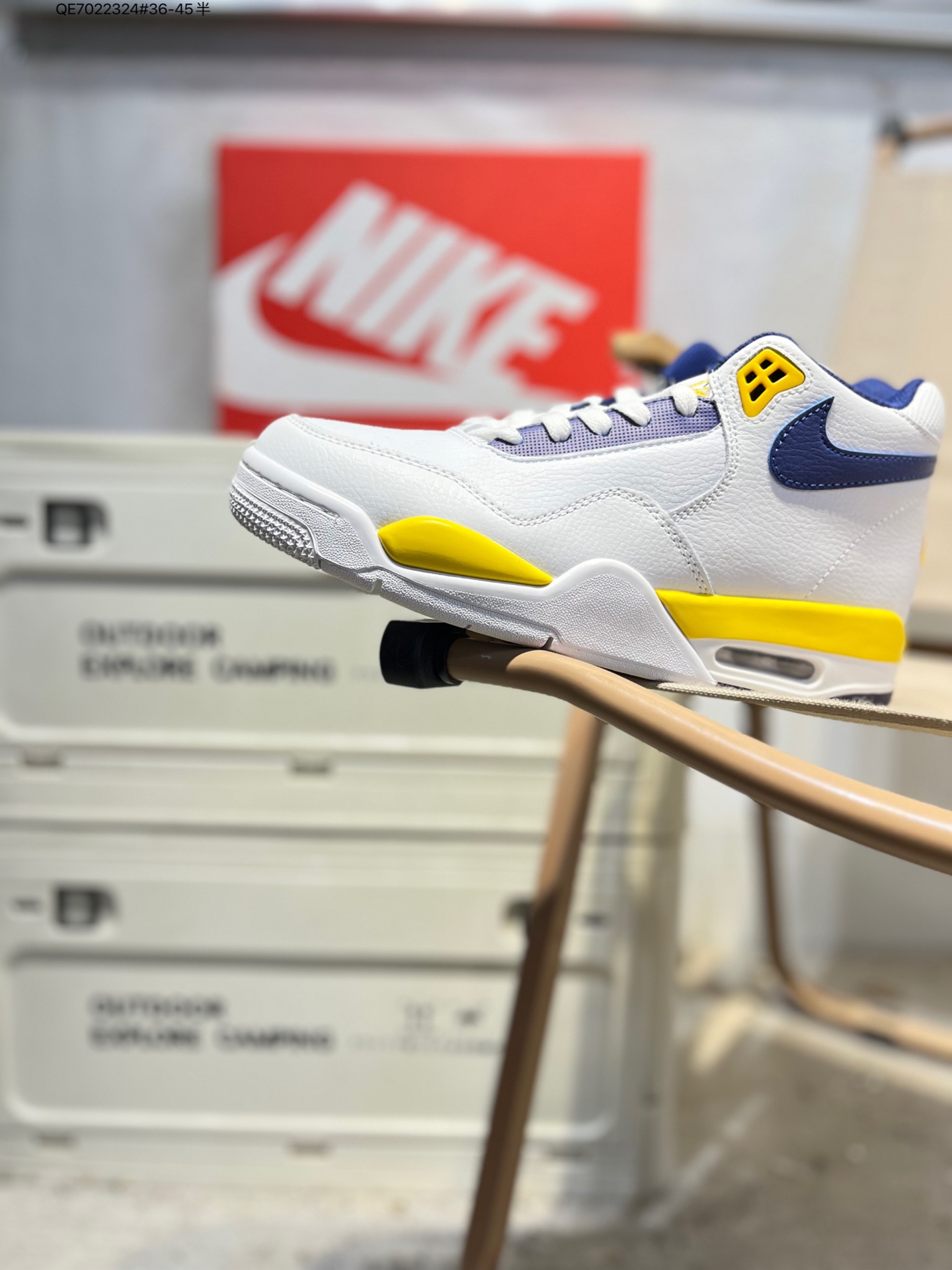 放店💰160
耐克/Nike Air Flight Legacy"White"AJ4飞行兄弟系列中帮复古休闲运动文化篮球 。采用硬质荔枝纹牛培鞋面材质，搭配轻盈Phylon泡棉中底Air 气垫❗BQ4212 QE7022324#36-45半