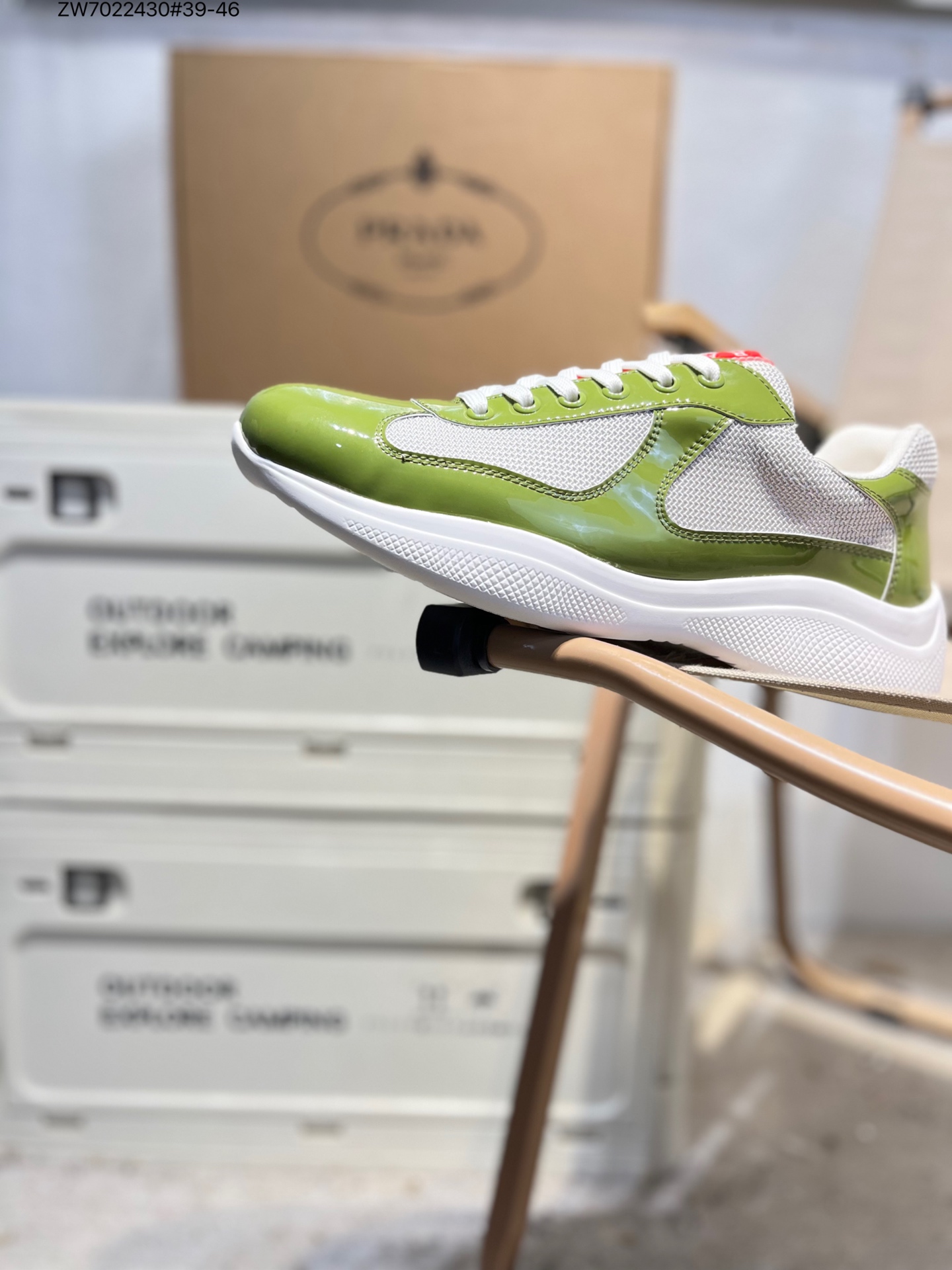 放店💰320
🈴️高端品质 官网经典爆款上市 百年不过时 潮牌
(普拉达PRADA)主推爆款 前卫百搭时尚男鞋私版开模 牛皮面拼接 油边处理 时尚干脆 原版进口牛皮内里牛皮垫脚大气个性更潮更抢眼更追求档次,它将颠覆旧念 与您共度时尚潮人必备 必自留 高端舒适改色大低 高端品质做工 3E6418 ZW7022430#39-46