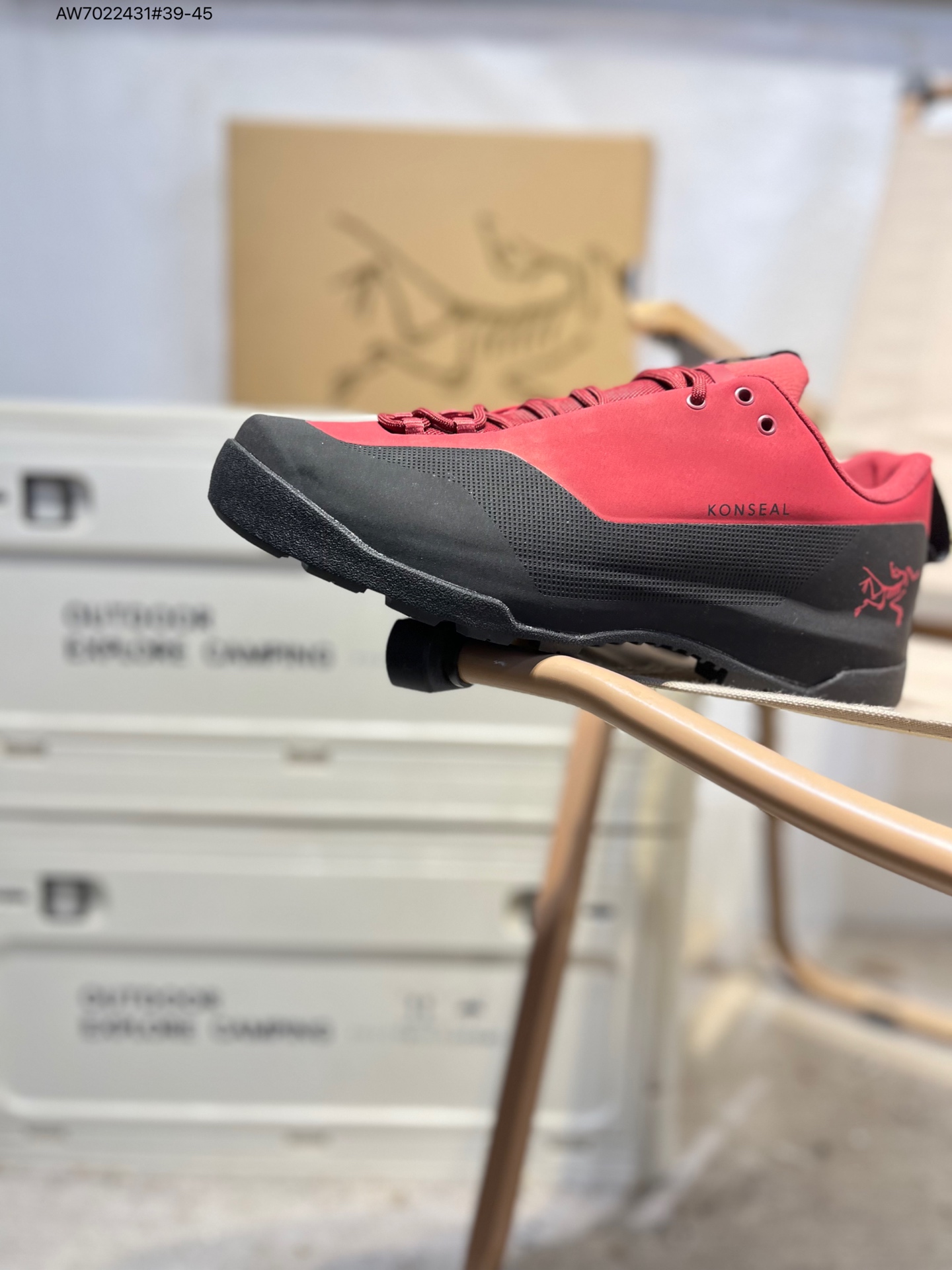 放店💰220
始祖鸟 KONSEAL LT W覆盖透气男越野跑鞋
适合技术路线单日徒步穿着也可以一脚蹬穿法 aeriosflgtx鞋受到长途野外跑步鞋的启发 适合在变化的地形上进行快速轻快的徒步旅行穿着,舒适而有支撑性,使您充满信心。L08192600-X000009834 AW7022431#39-45