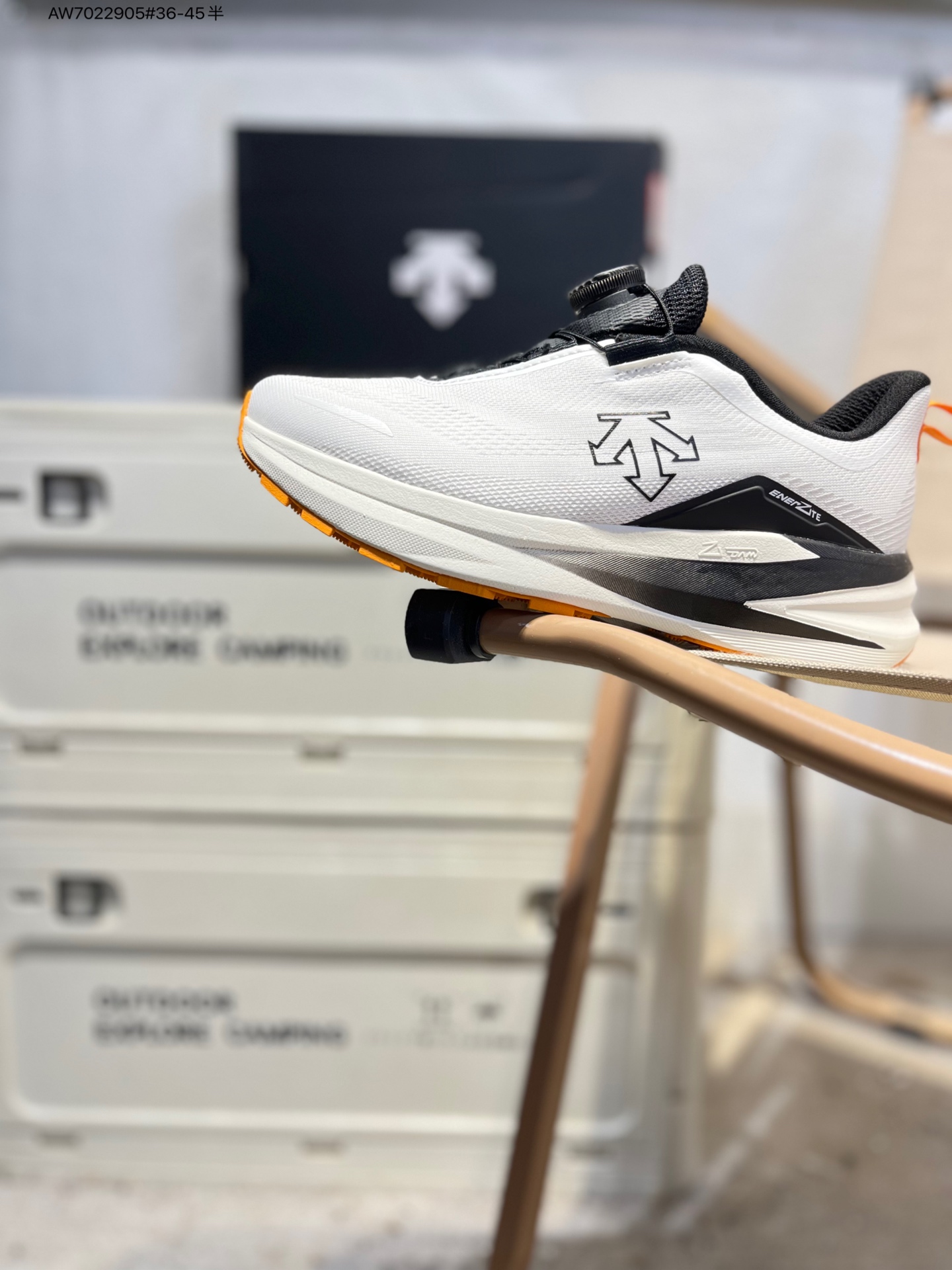 放店💰220
DESCENTE迪桑特 STREAN WIRE 广东纯原版本
时尚休闲运动覆盖防水男子越野跑鞋
官方同步上架 适合技术路线单日徒步穿着 aeriosflgtx鞋受到长途野外跑步鞋的启发 适合在变化的地形上进行快速轻快的徒步旅行穿着,舒适而有支撑性,使您充满信心。该设计与脚部融为一体,可最大限度地减少摩擦,gore-tex保护膜可防水,采用gore隐形适体(invisiblefit)技术,更轻薄舒适。敏捷、稳定和技术路线上的自信源于vibram® megagrip外底、压缩eva内底以及一体的tpu。重量约:275g技术特点防水透气轻量耐磨鞋子鞋外底结构vibram®megagripM橡胶化合材料耐用柔软鞋子结构tpu鞋头可防磨损压缩eva泡沫内底以及一体的tpu铁芯提高了灵活性和稳定性,使您充满信心鞋子衬垫结构4mm厚or模制插片材料gore-tex薄膜tpu高耐磨保护膜cordura®网眼布 D5431RRN24 AW7022905#36-45半