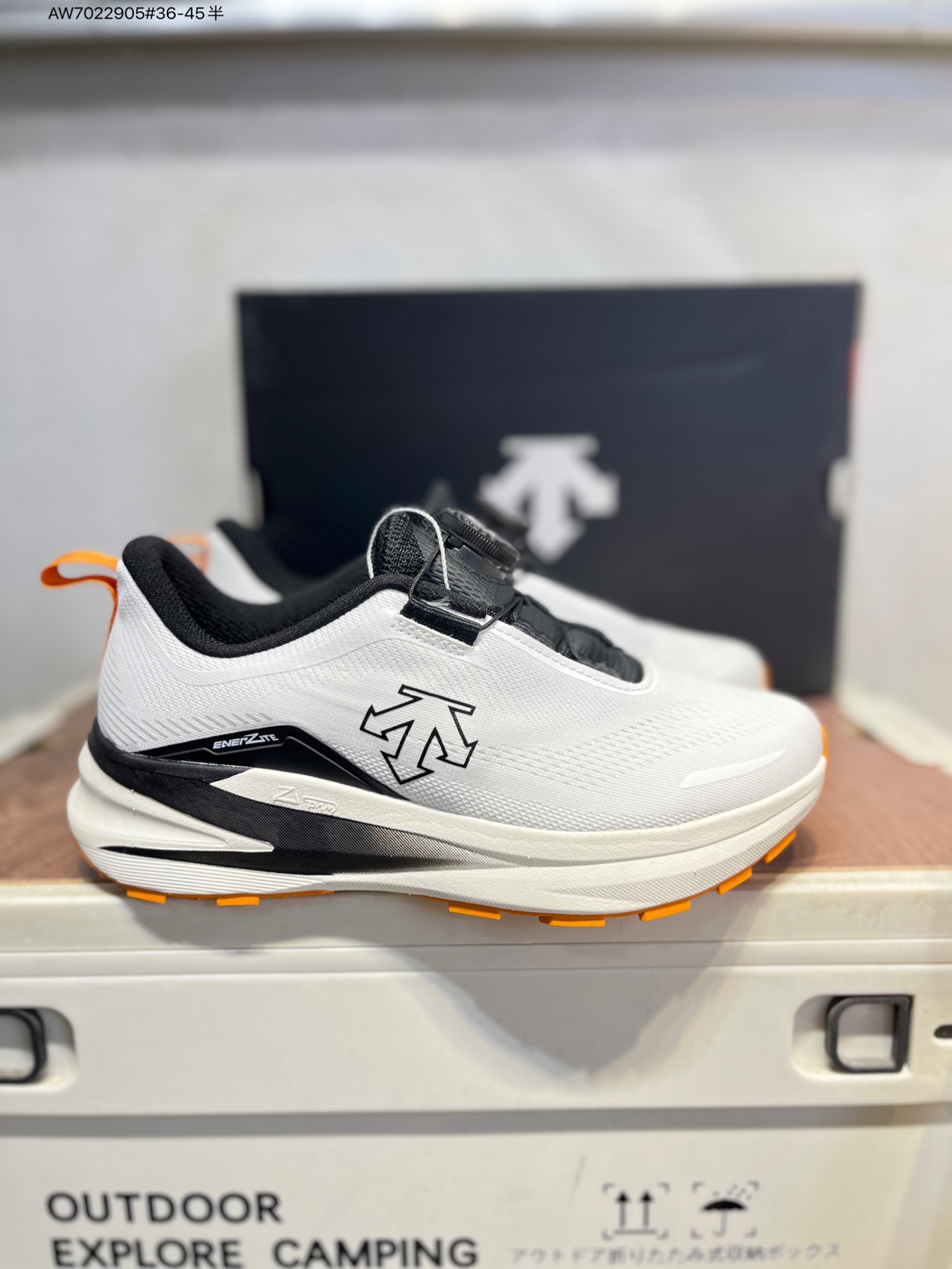 放店💰220
DESCENTE迪桑特 STREAN WIRE 广东纯原版本
时尚休闲运动覆盖防水男子越野跑鞋
官方同步上架 适合技术路线单日徒步穿着 aeriosflgtx鞋受到长途野外跑步鞋的启发 适合在变化的地形上进行快速轻快的徒步旅行穿着,舒适而有支撑性,使您充满信心。该设计与脚部融为一体,可最大限度地减少摩擦,gore-tex保护膜可防水,采用gore隐形适体(invisiblefit)技术,更轻薄舒适。敏捷、稳定和技术路线上的自信源于vibram® megagrip外底、压缩eva内底以及一体的tpu。重量约:275g技术特点防水透气轻量耐磨鞋子鞋外底结构vibram®megagripM橡胶化合材料耐用柔软鞋子结构tpu鞋头可防磨损压缩eva泡沫内底以及一体的tpu铁芯提高了灵活性和稳定性,使您充满信心鞋子衬垫结构4mm厚or模制插片材料gore-tex薄膜tpu高耐磨保护膜cordura®网眼布 D5431RRN24 AW7022905#36-45半