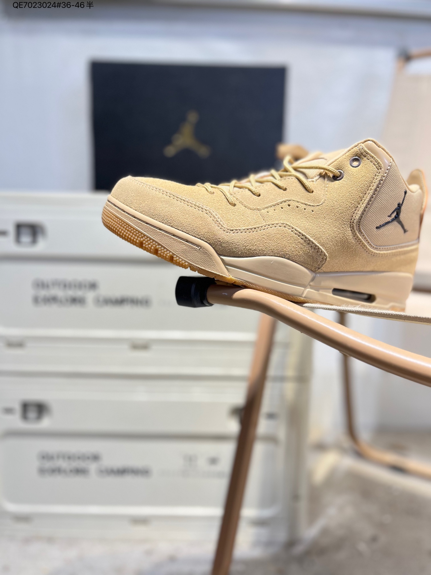 Nike Air Jordan Courtside 23 Concord 乔丹AJ23代简版中帮复古休闲运动文化篮球鞋采用翻毛皮组合牛津布鞋面材质内嵌缜密定位拉帮及注胶效果中底PU内嵌开窗式Air缓震气垫可视化NK AIR缓震配置 营造柔软舒适的脚感橡胶外底 在多种地面均有出色抓地力 货号:IH0650 QE7023024#36-46半