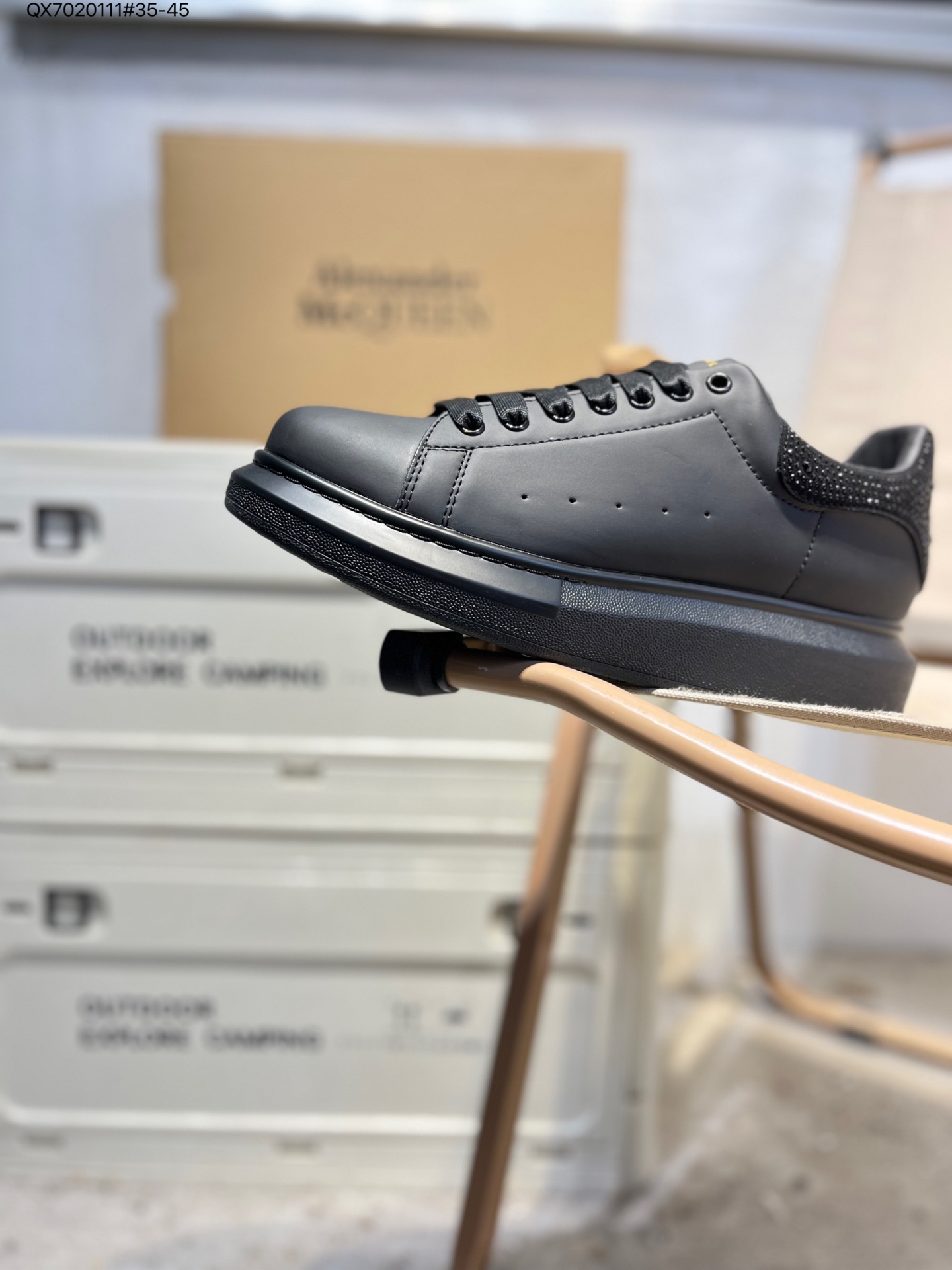 放店💰150
🈴️Alexander McQueen/麦昆 
亚历山大麦昆亚历山 大盒包装
2024ss春夏首发 时尚代表的小姐姐553680 QX7020111#35-45