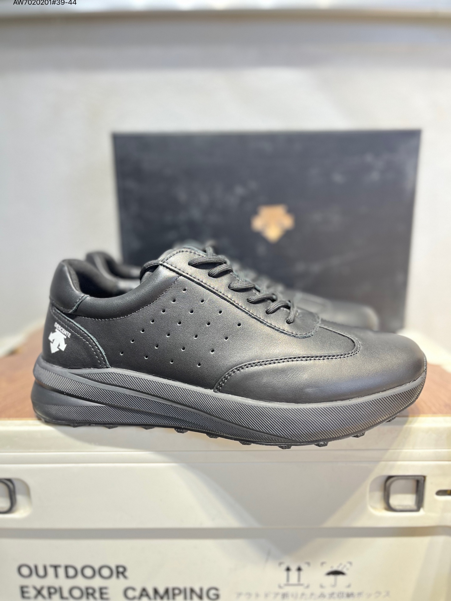 💰💰240
DESCENTE迪桑特 STREAN WIRE 广东纯原版本
时尚休闲运动覆盖防水男子越野跑鞋
官方同步上架 适合技术路线单日徒步穿着 aeriosflgtx鞋受到长途野外跑步鞋的启发 适合在变化的地形上进行快速轻快的徒步旅行穿着,舒适而有支撑性,使您充满信心。该设计与脚部融为一体,可最大限度地减少摩擦,gore-tex保护膜可防水,采用gore隐形适体(invisiblefit)技术,更轻薄舒适。敏捷、稳定和技术路线上的自信源于vibram® megagrip外底、压缩eva内底以及一体的tpu。重量约:275g技术特点防水透气轻量耐磨鞋子鞋外底结构vibram®megagripM橡胶化合材料耐用柔软鞋子结构tpu鞋头可防磨损压缩eva泡沫内底以及一体的tpu铁芯提高了灵活性和稳定性,使您充满信心鞋子衬垫结构4mm厚or模制插片材料gore-tex薄膜tpu高耐磨保护膜cordura®网眼布 20241024 AW7020201#39-44