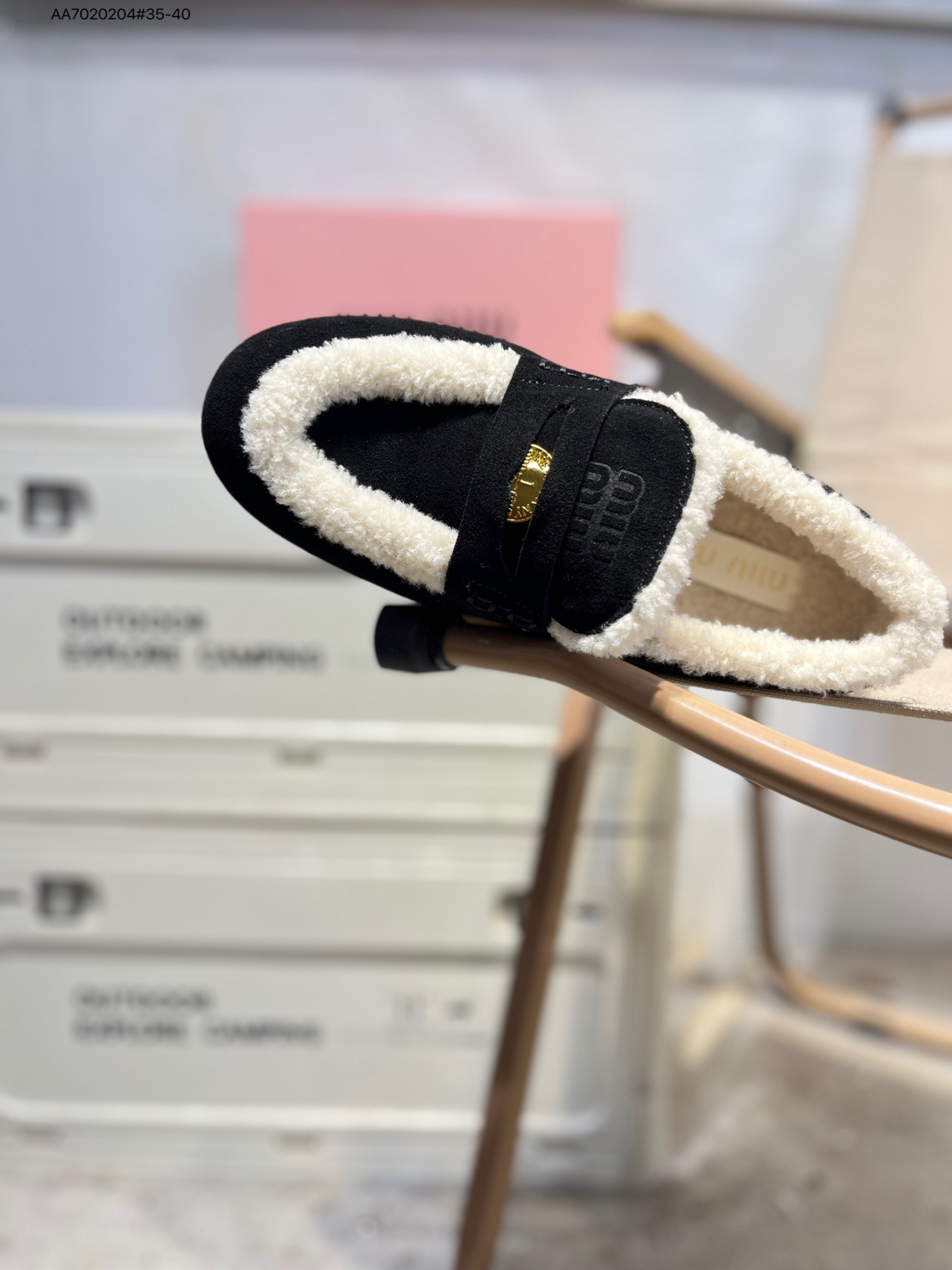 💰💰220 加毛# Miumiu 缪缪大秀上爆出的这双与New Balance 新百伦联名款运动 球鞋 后全球各大代购官网火爆上市.24s开春走秀场曝光、非常流行的美拉德配色平底鞋，双鞋带设计、独特风格，非常有质感！上脚非常轻便 百搭 全球以及国内社交平台已爆众多上脚图 多位顶级流量明星立捧456A807 AA7020204#35-40