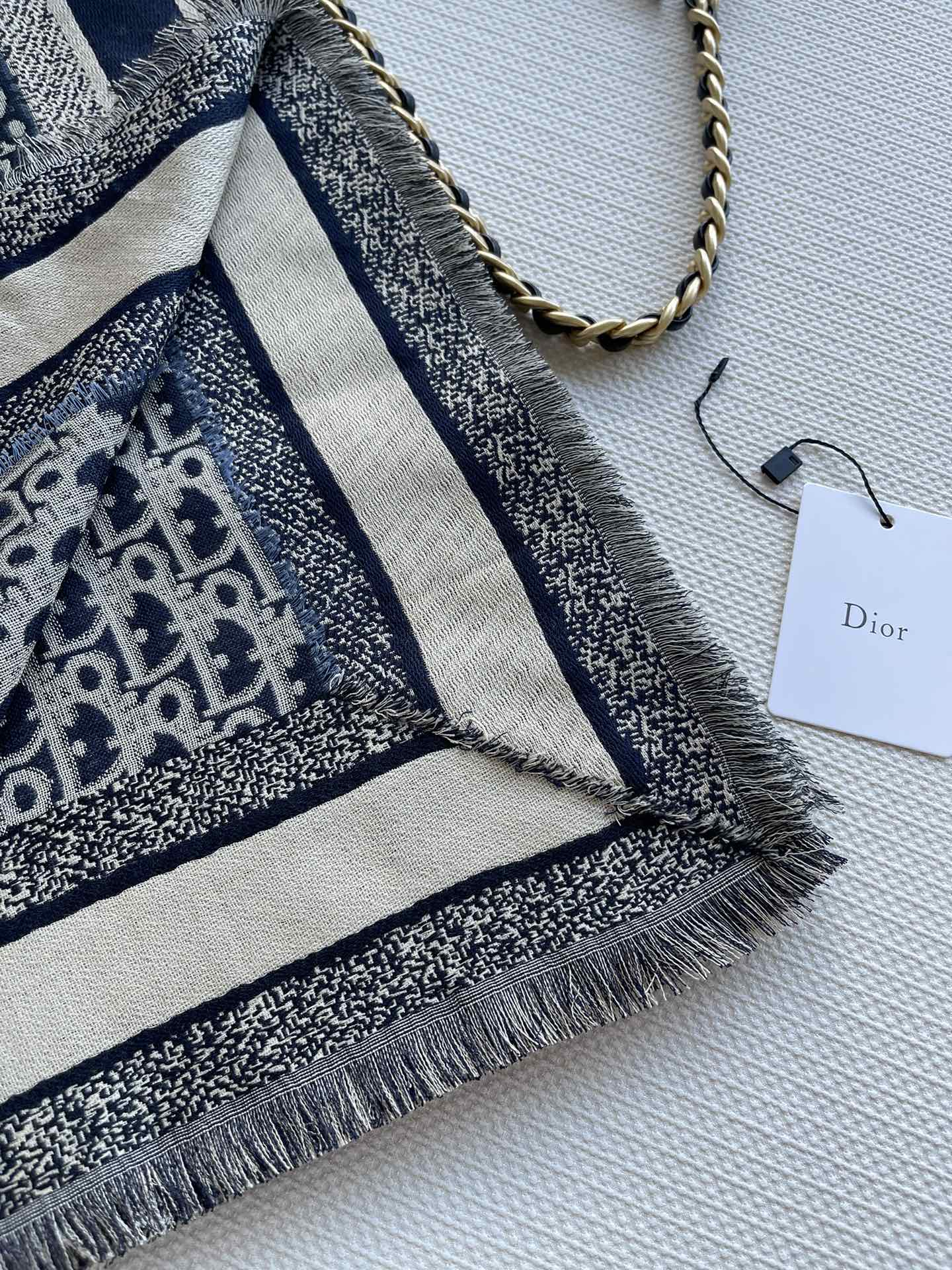 爆款原单极品来啦Dior最最新的专柜主打款D丛林动物原单140羊绒方巾度假及日常都非常好搭配的款订单私流