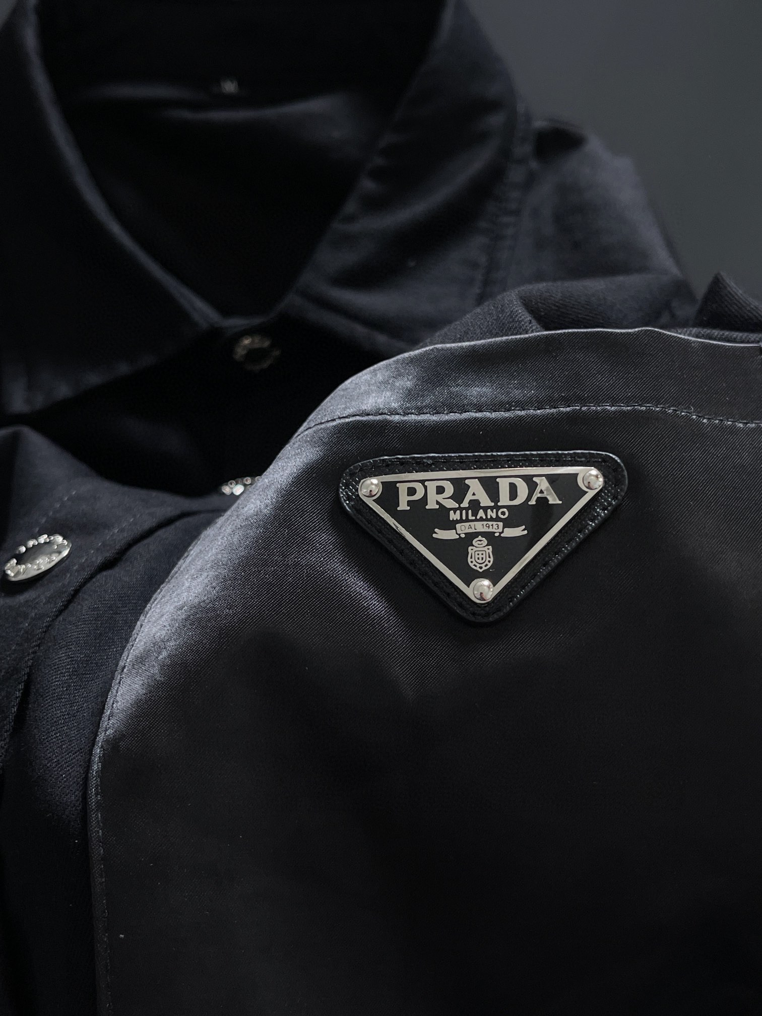 PRAD24SS最顶级版本新款经典三角金属夹克衬衫顶级专柜款面料柔软上身超棒专柜版型顶级面料版型超好耐穿