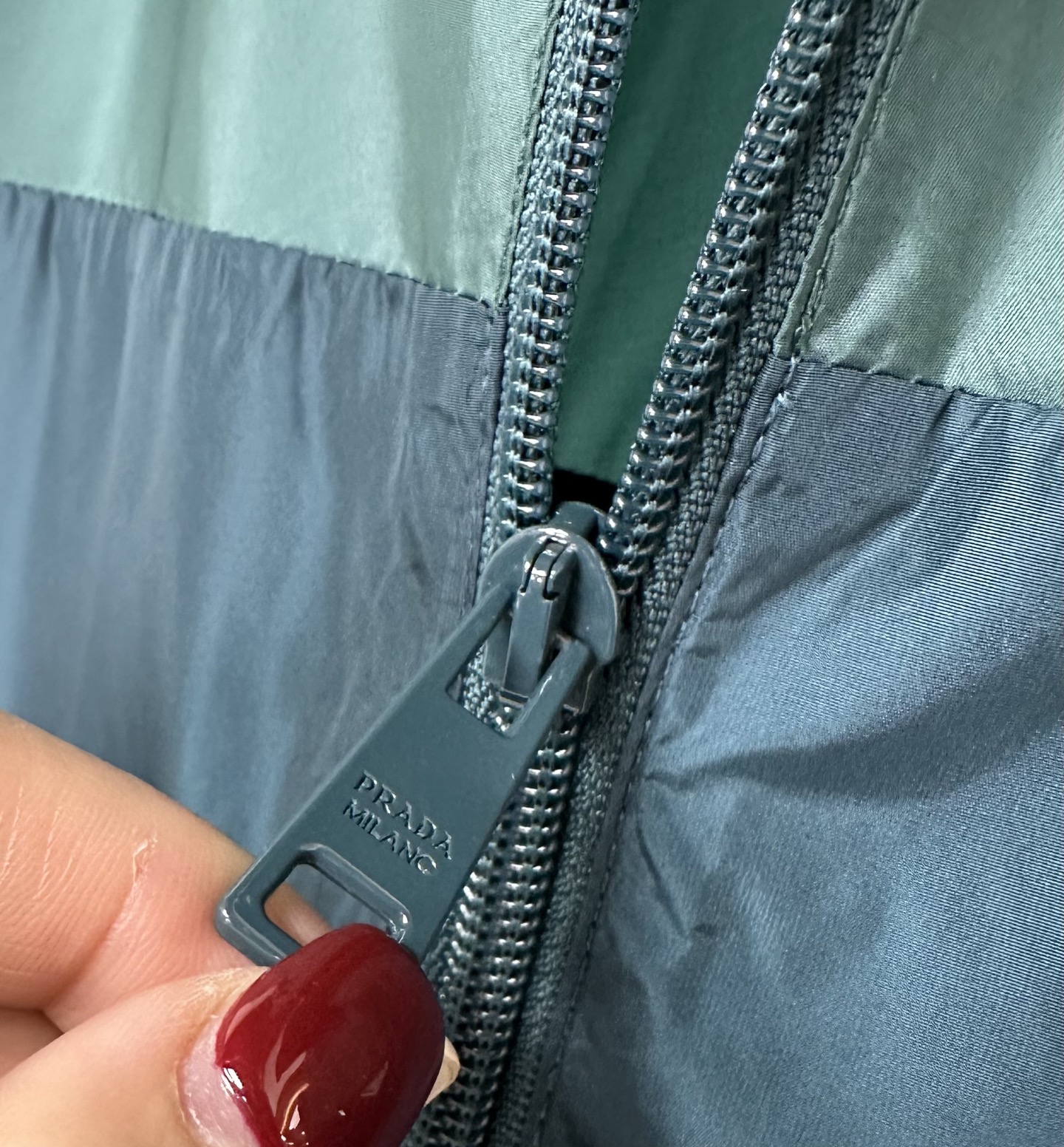  PRAD 25SS春装新款外套原版11定制五金配件，撞色限量款，经典倒三角铁标，原版复刻，最高品质，低