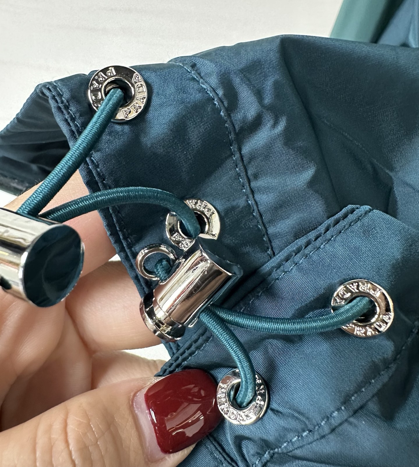  PRAD 25SS春装新款外套原版11定制五金配件，撞色限量款，经典倒三角铁标，原版复刻，最高品质，低