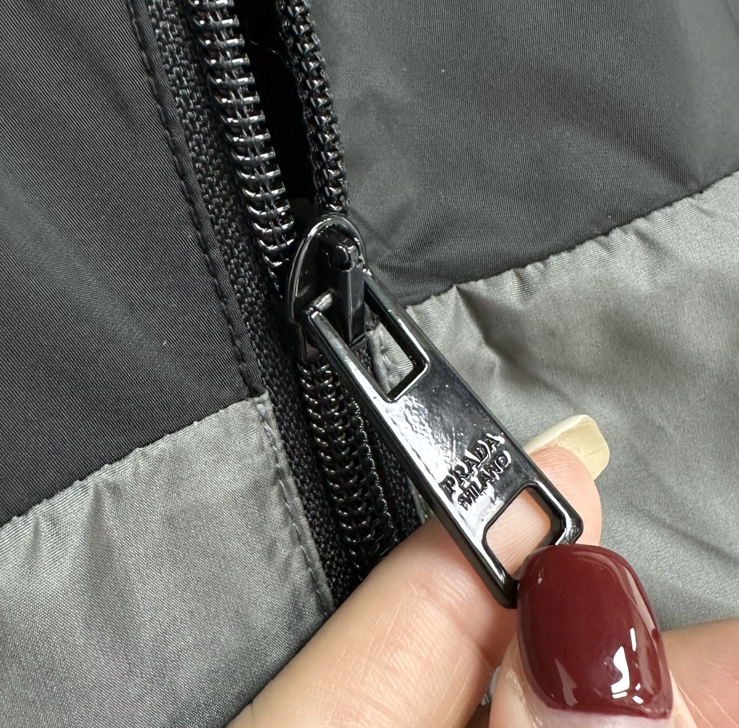  PRAD 25SS春装新款外套原版11定制五金配件，撞色限量款，经典倒三角铁标，原版复刻，最高品质，低