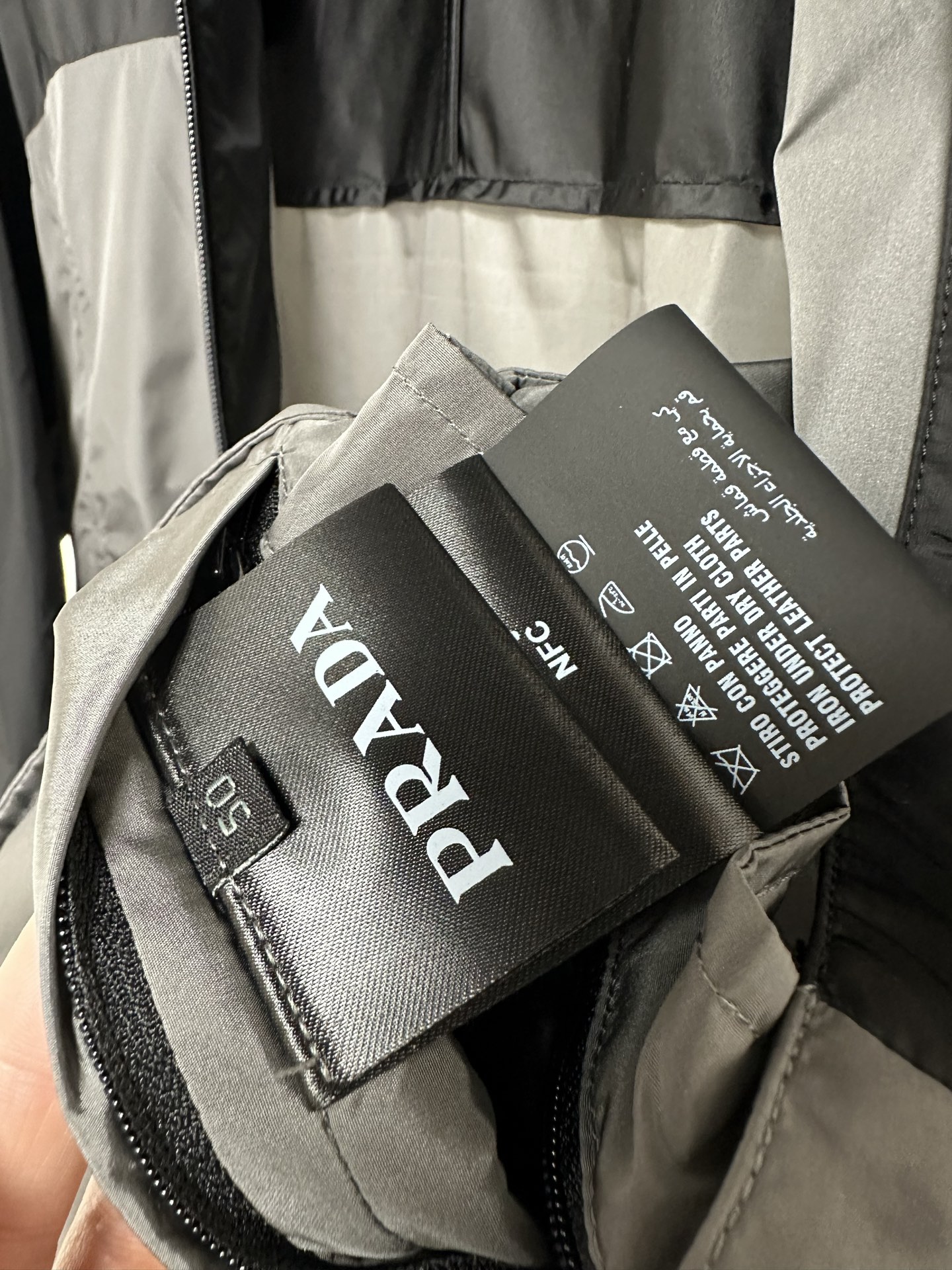  PRAD 25SS春装新款外套原版11定制五金配件，撞色限量款，经典倒三角铁标，原版复刻，最高品质，低