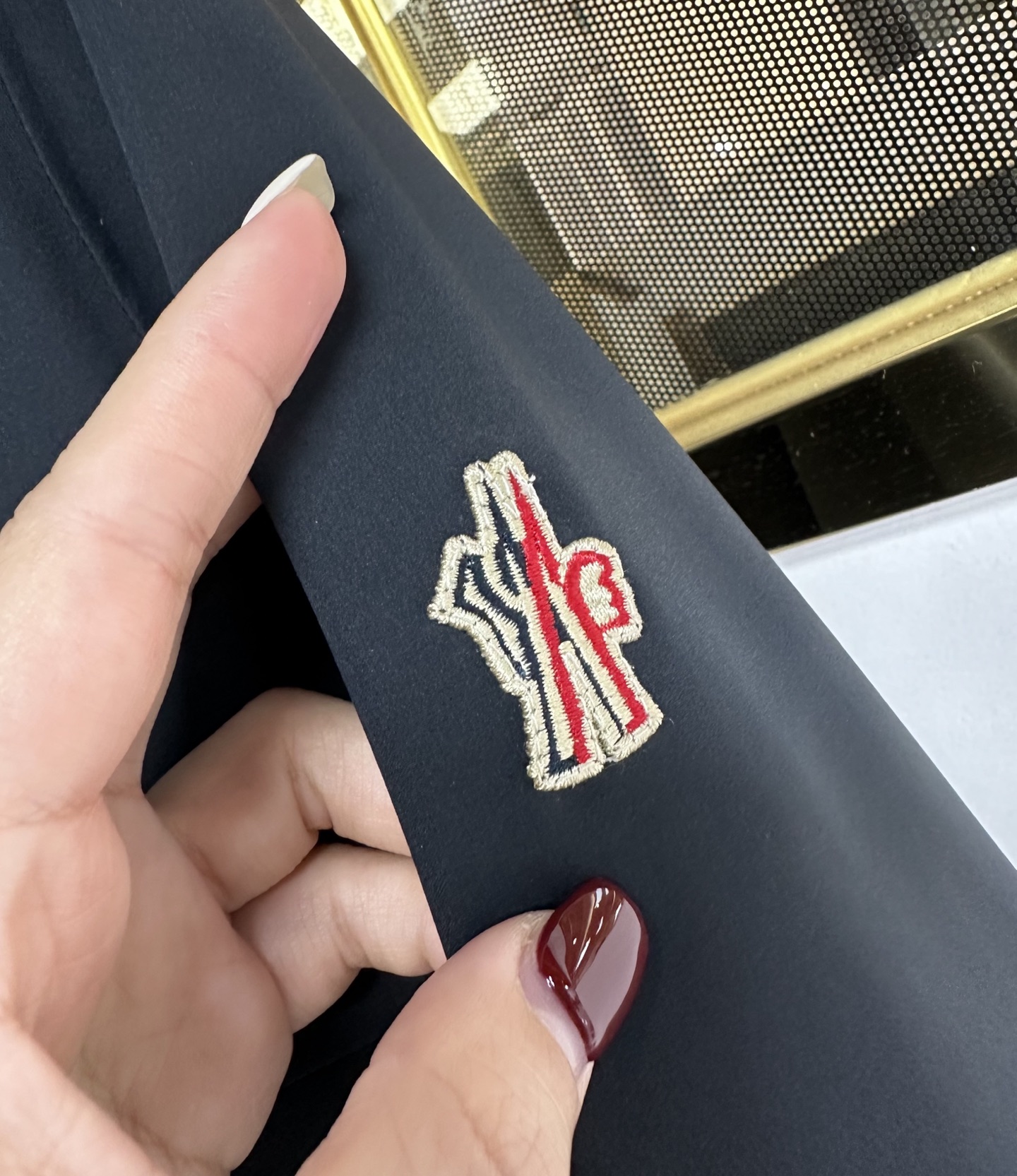  MON 2025春夏新款，隐藏式防风帽，专柜定制面料，透气舒适度高，质感高档细腻，版型完美，上身简约大