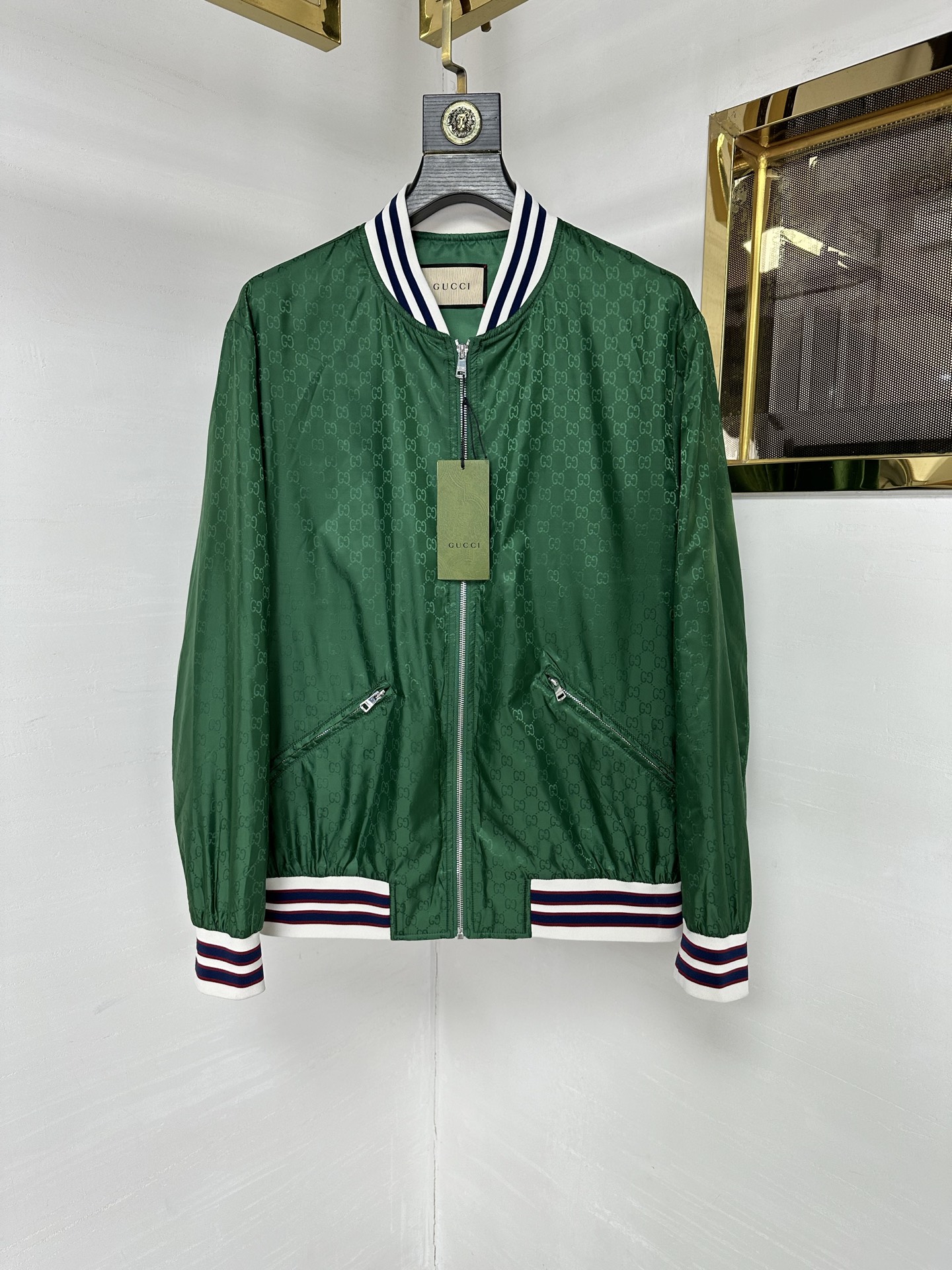 “Custom Baseball Suit with Metal Zipper and Corroded Stripes, Leisure Style” - 图片 3