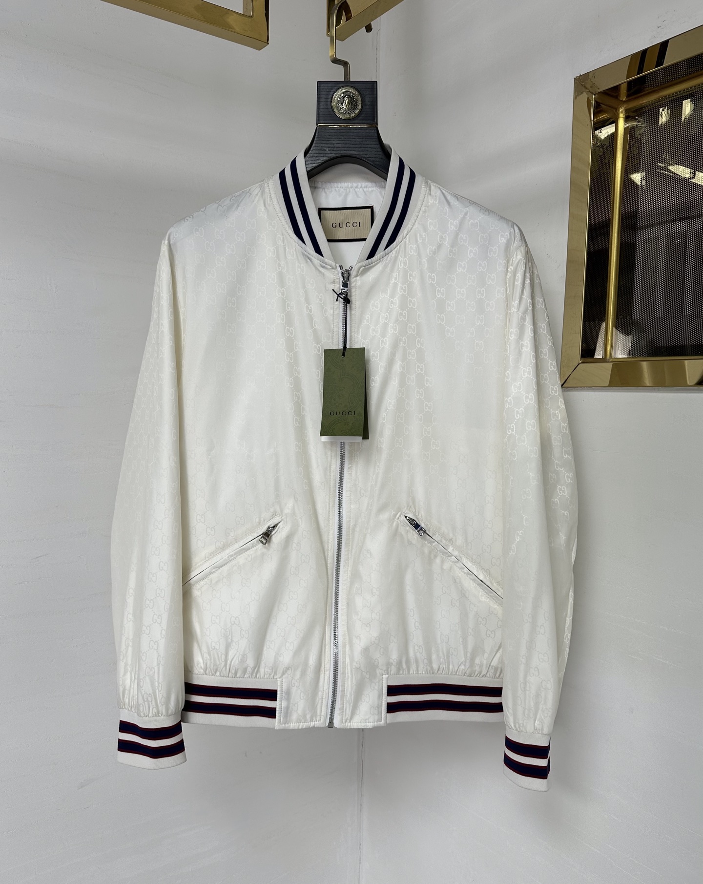 “Custom Baseball Suit with Metal Zipper and Corroded Stripes, Leisure Style” - 图片 2