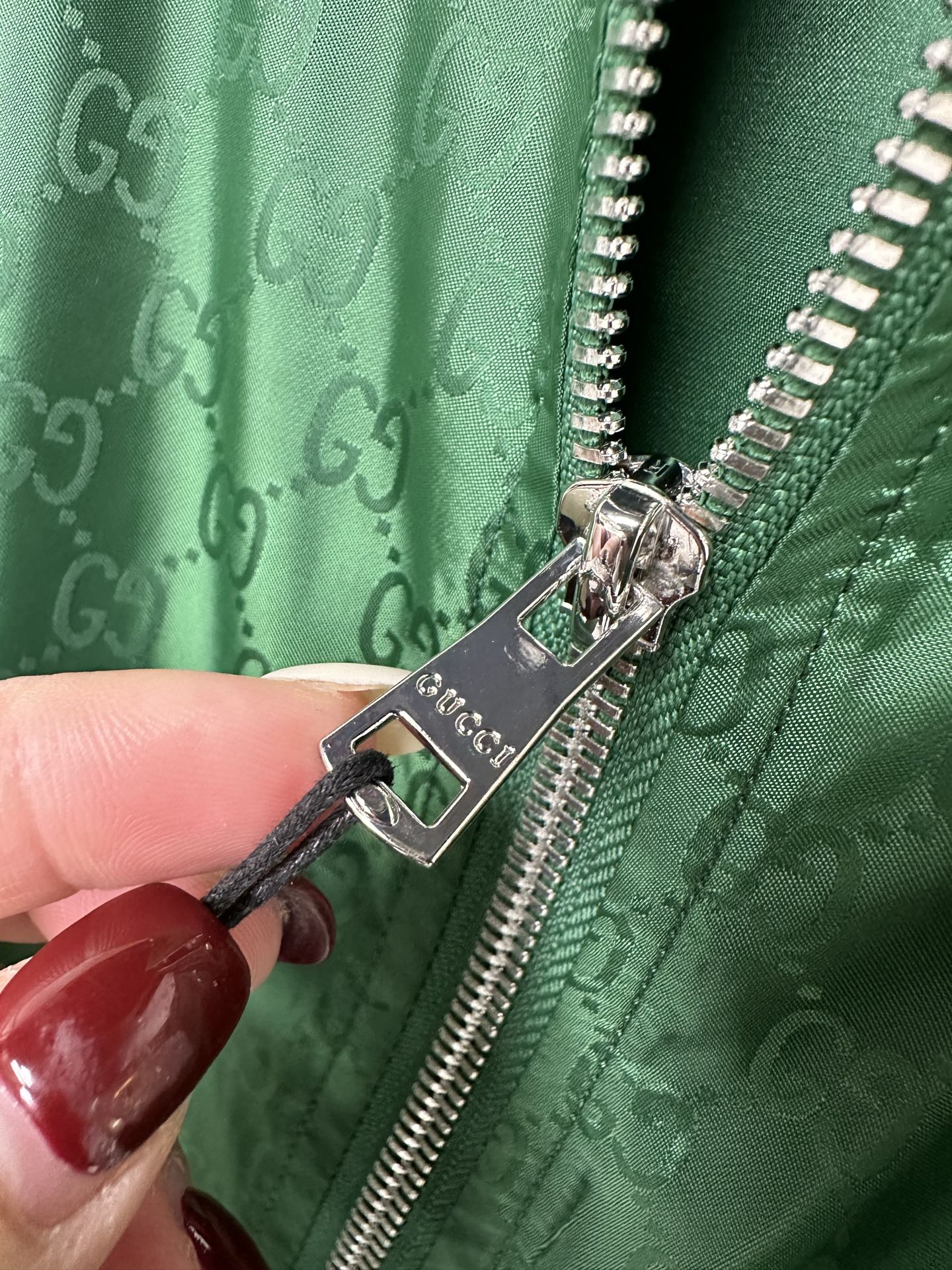 “Custom Baseball Suit with Metal Zipper and Corroded Stripes, Leisure Style” - 图片 6