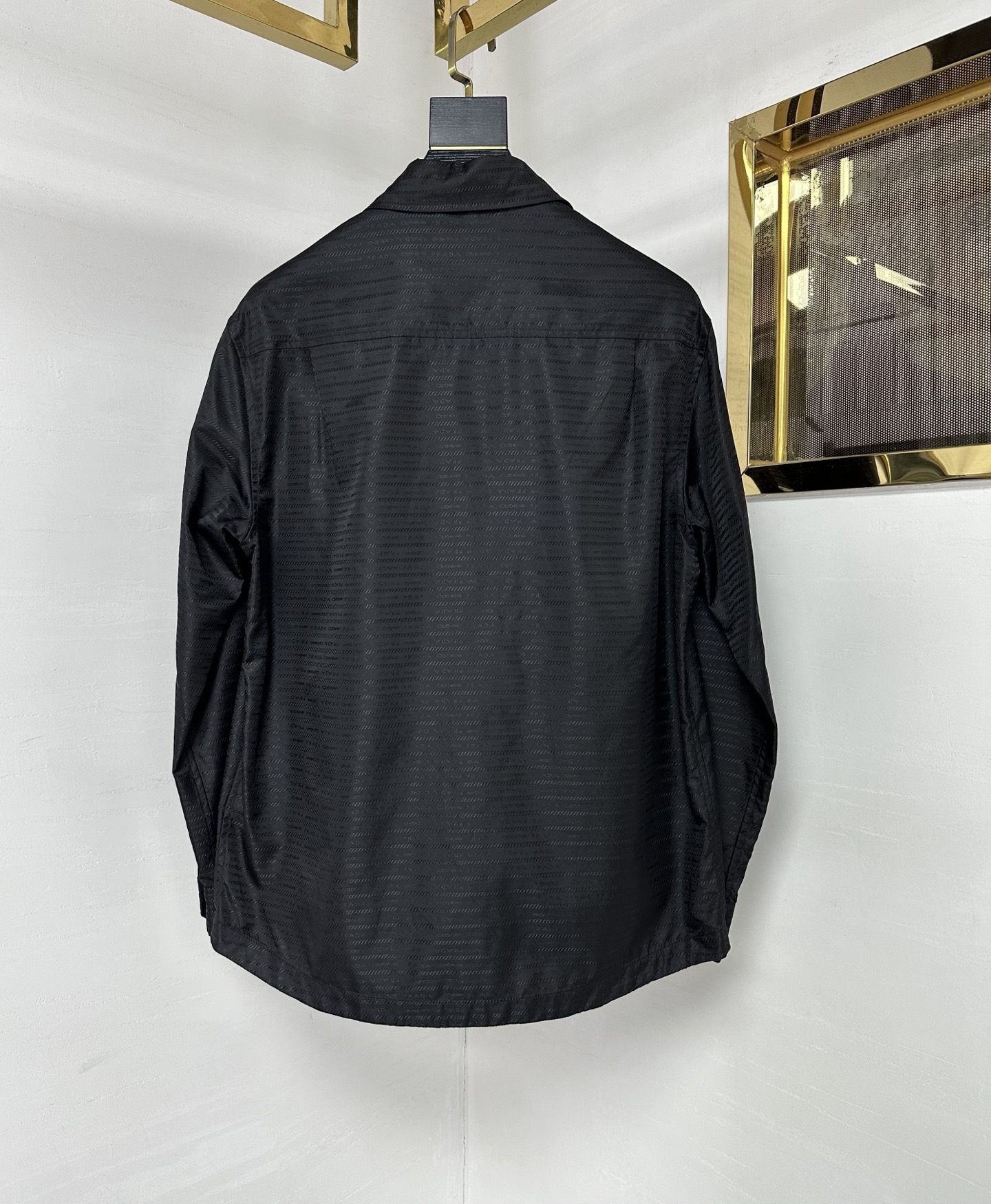 Regenerative Nylon Triangular Flower Jacket with Metal Logo, Modern Style. - 图片 9