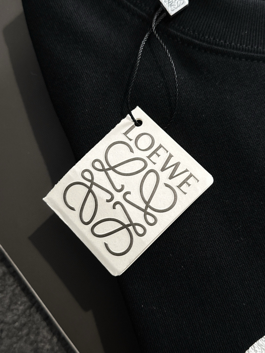 LOW 2025SS春夏最新款圆领时尚短袖T恤，官网同步，专柜纯棉面料！贴肤舒适，耐看又好穿，经典简约l