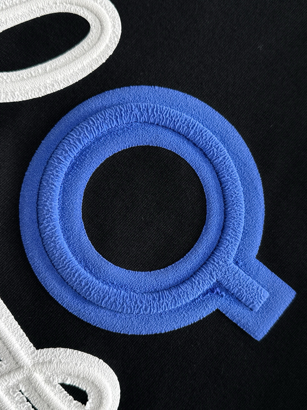 LOW 2025SS春夏最新款圆领时尚短袖T恤，官网同步，专柜纯棉面料！贴肤舒适，耐看又好穿，经典简约l