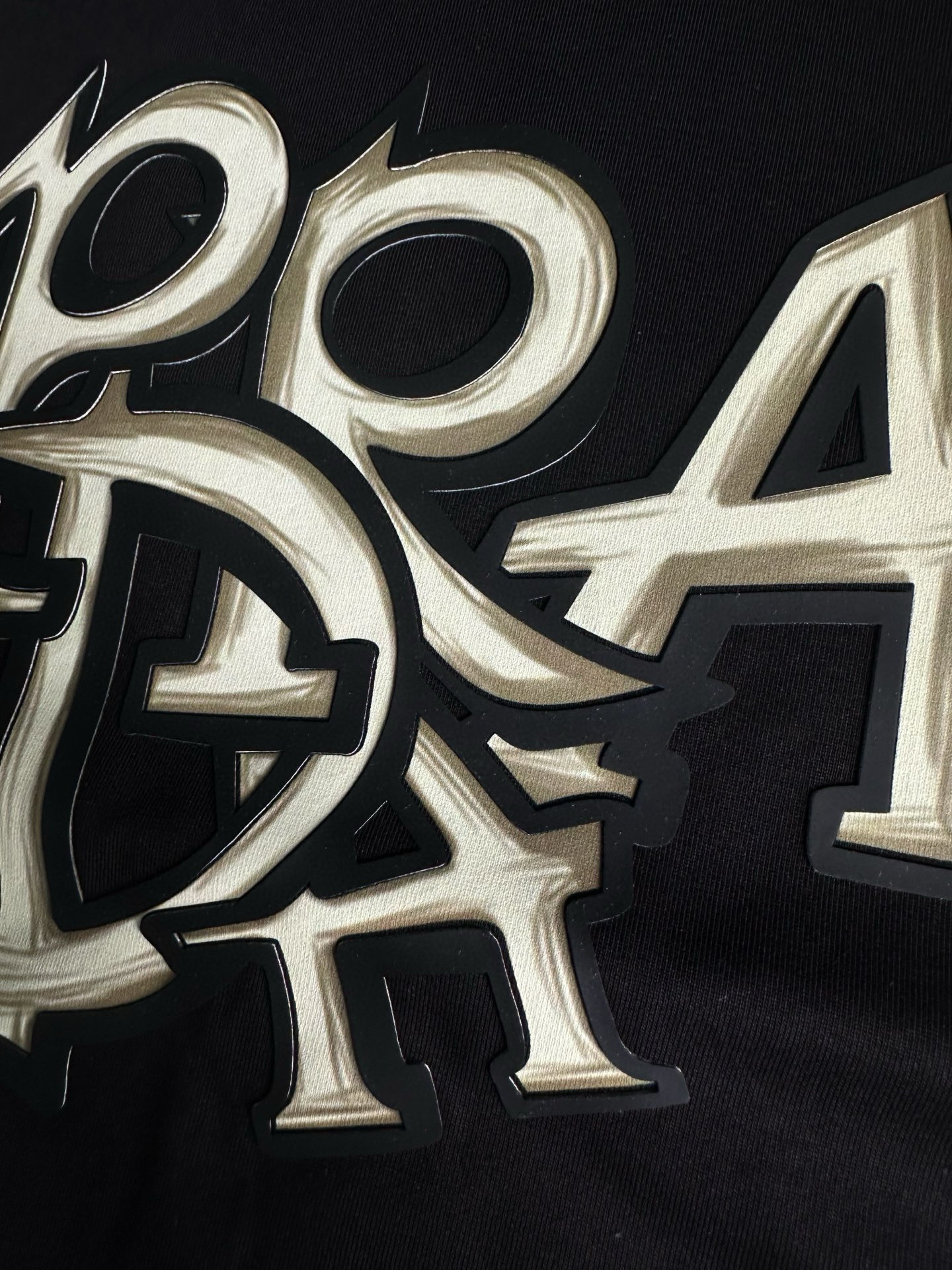  PRAD 2025春夏新款首发专柜最新款短袖圆领T恤 高端订制 设计前卫时尚！品牌logo重工艺设计 