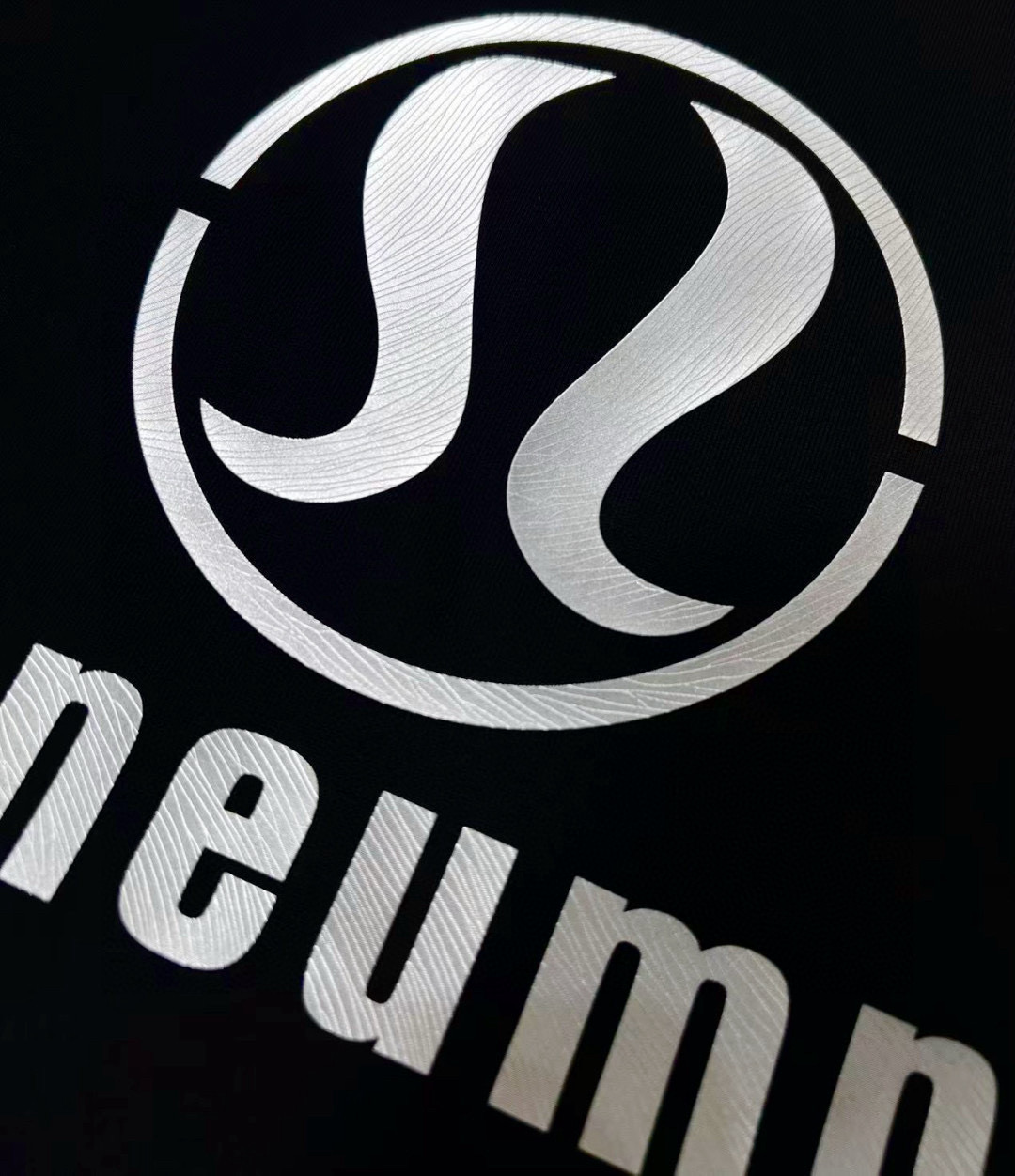  LULU 2025春夏新款首发专柜最新款短袖圆领T恤 高端订制 设计前卫时尚！品牌logo重工艺设计 