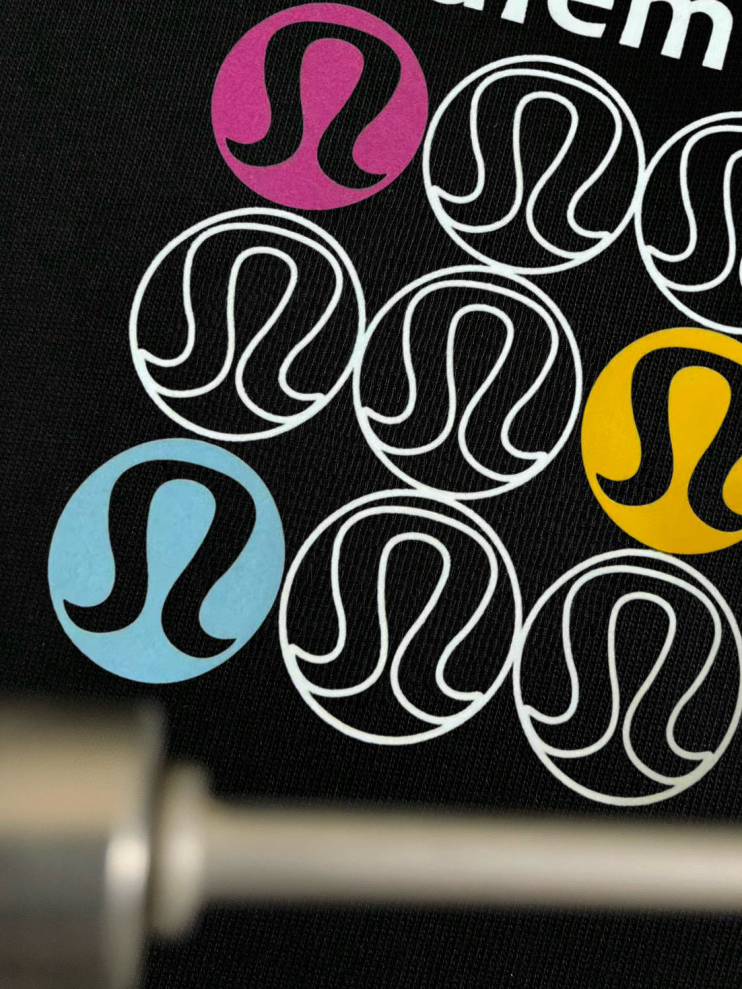  LULU 2025春夏新款首发专柜最新款短袖圆领T恤 高端订制 设计前卫时尚！品牌logo重工艺设计 