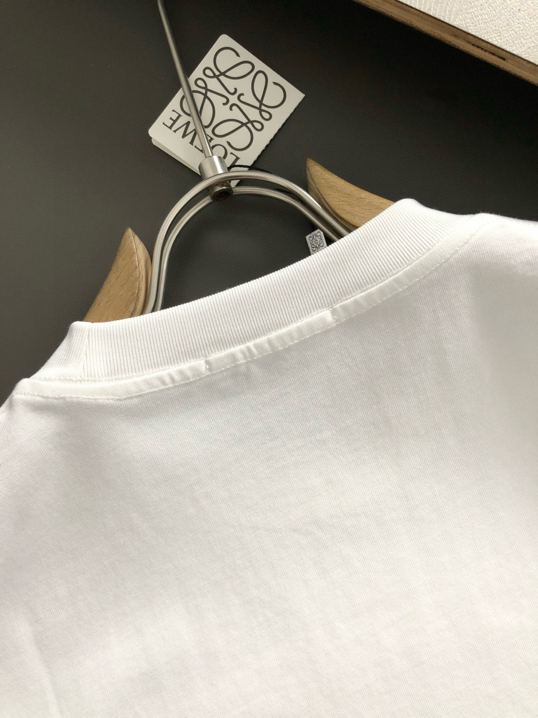  LOW  2025春夏新款首发专柜最新款短袖圆领T恤 高端订制 设计前卫时尚！品牌logo重工艺设计 