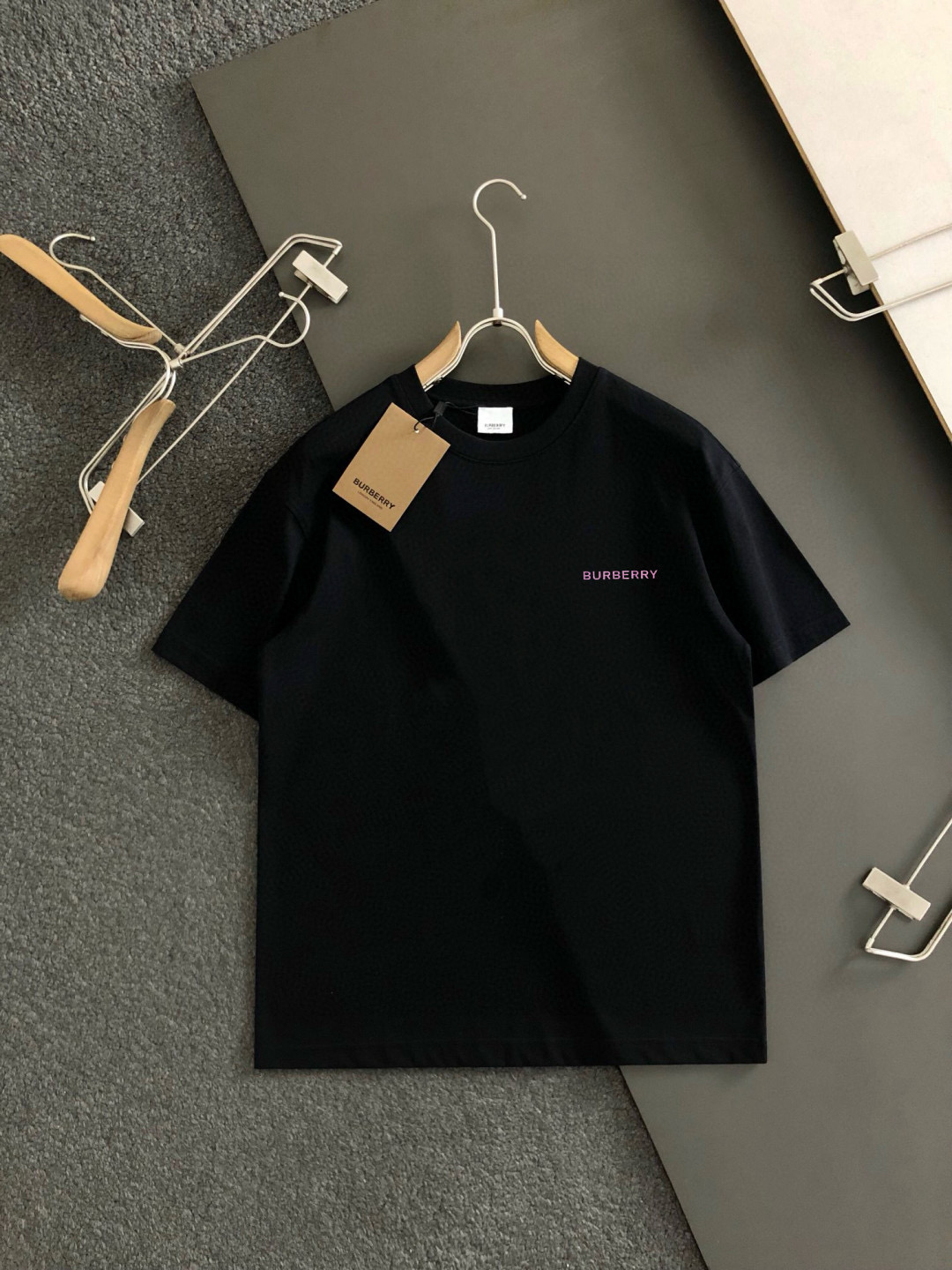   BBR 2025春夏新款首发专柜最新款短袖圆领T恤 高端订制 设计前卫时尚！品牌logo重工艺设计 