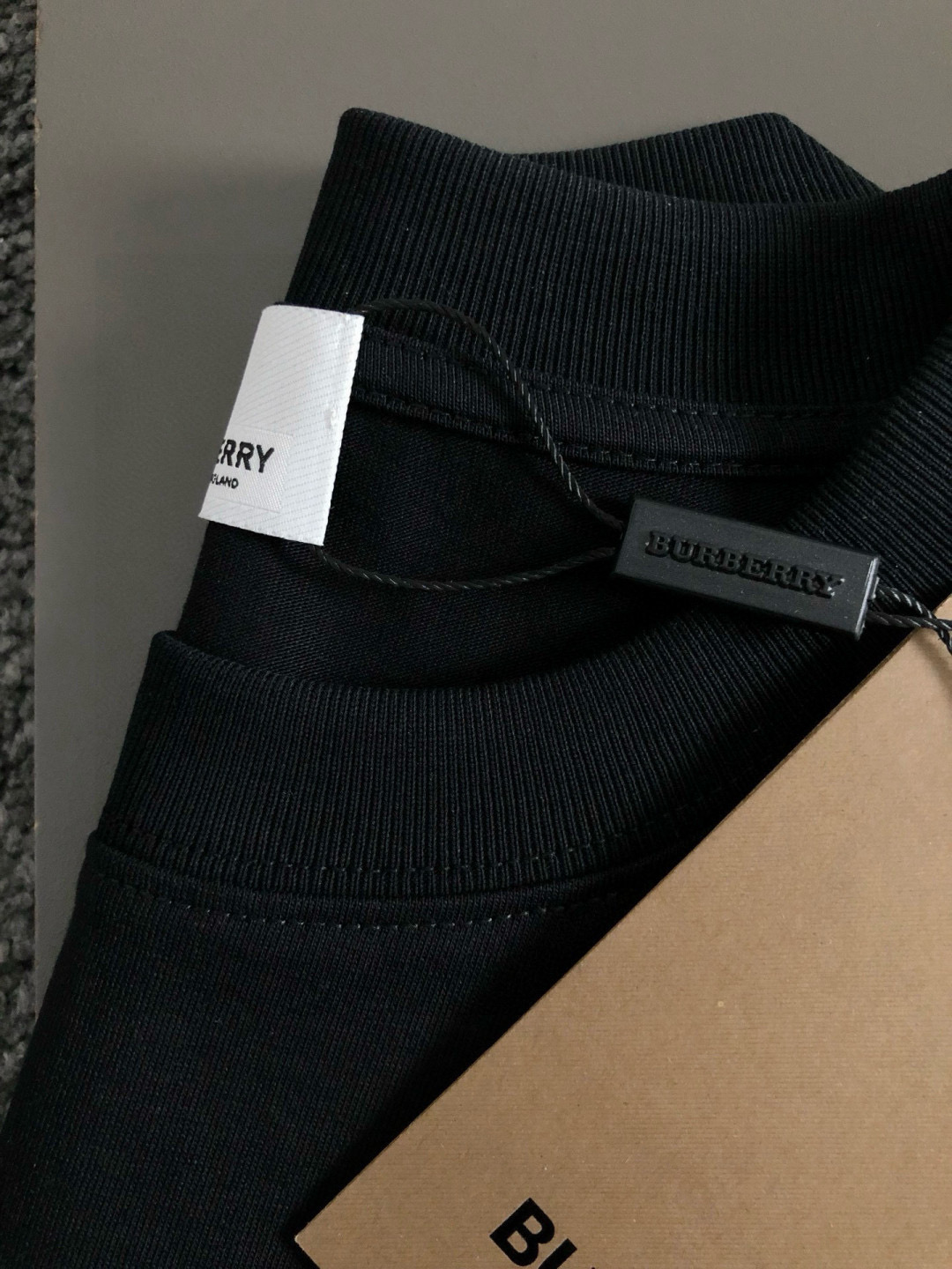  BBR  2025春夏新款首发专柜最新款短袖圆领T恤 高端订制 设计前卫时尚！品牌logo重工艺设计 