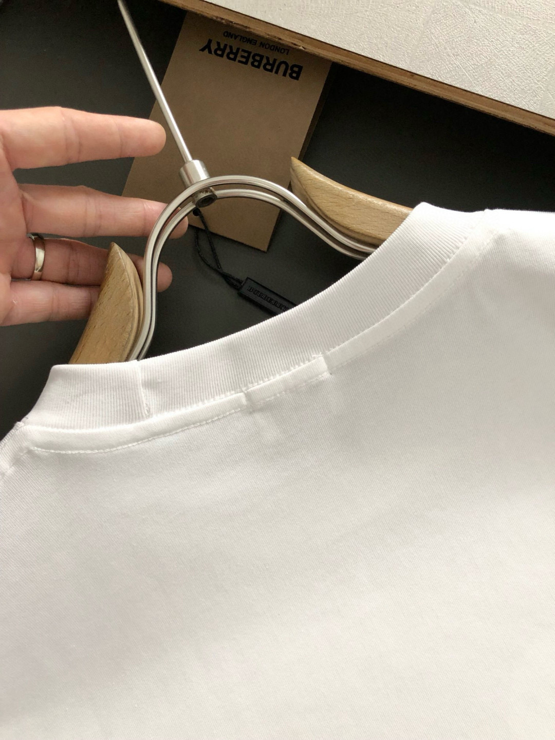  BBR  2025春夏新款首发专柜最新款短袖圆领T恤 高端订制 设计前卫时尚！品牌logo重工艺设计 