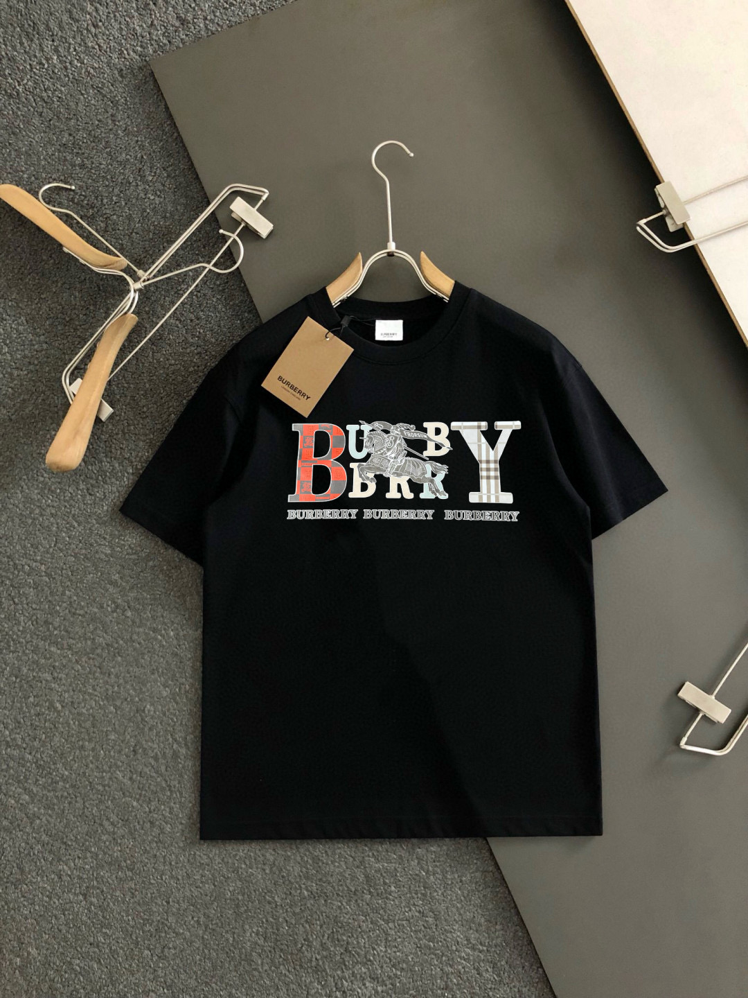  BBR  2025春夏新款首发专柜最新款短袖圆领T恤 高端订制 设计前卫时尚！品牌logo重工艺设计 