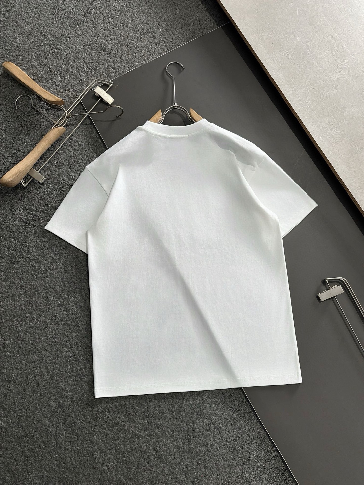  ARC 2025SS春夏最新款圆领时尚短袖T恤，官网同步，专柜纯棉面料！贴肤舒适，耐看又好穿，经典简约