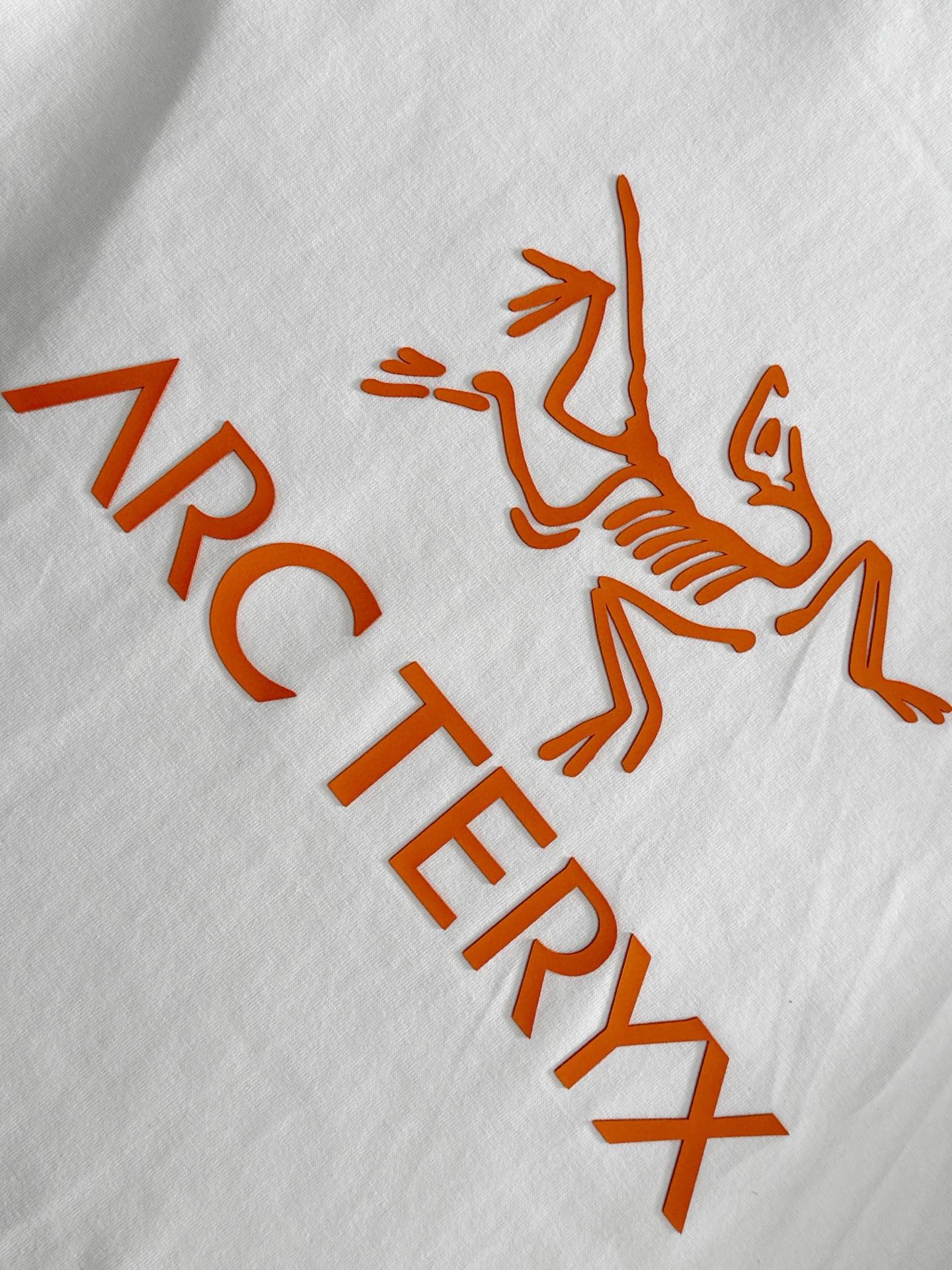  ARC 2025SS春夏最新款圆领时尚短袖T恤，官网同步，专柜纯棉面料！贴肤舒适，耐看又好穿，经典简约