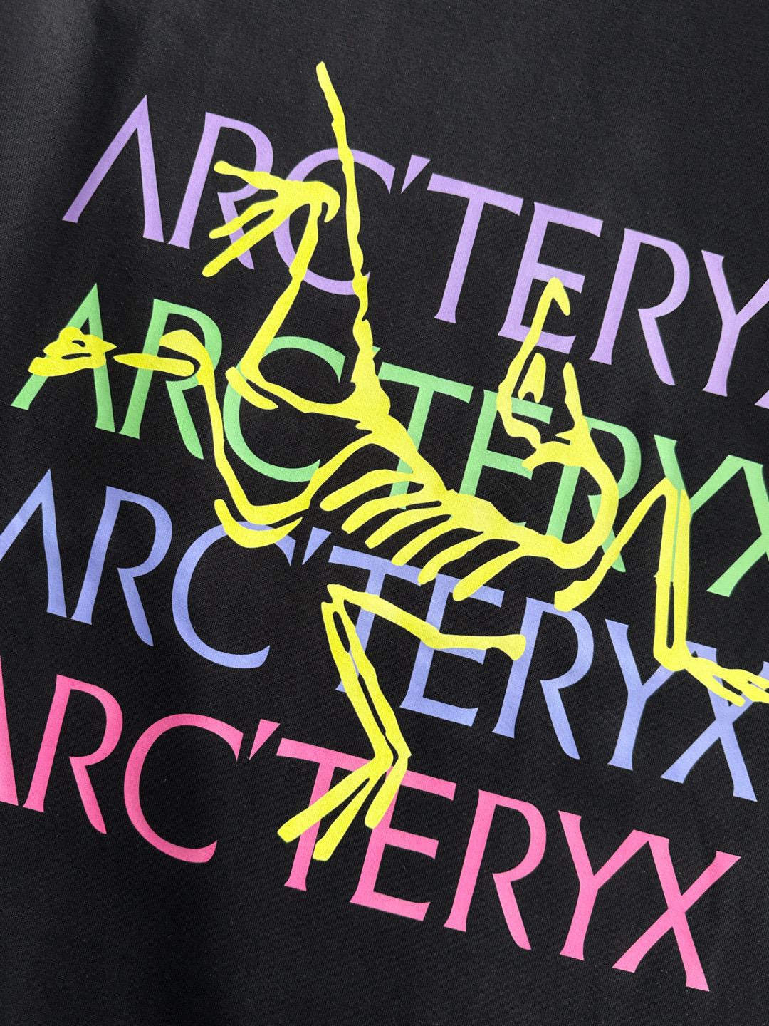  ARC 2025SS春夏最新款圆领时尚短袖T恤，官网同步，专柜纯棉面料！贴肤舒适，耐看又好穿，经典简约