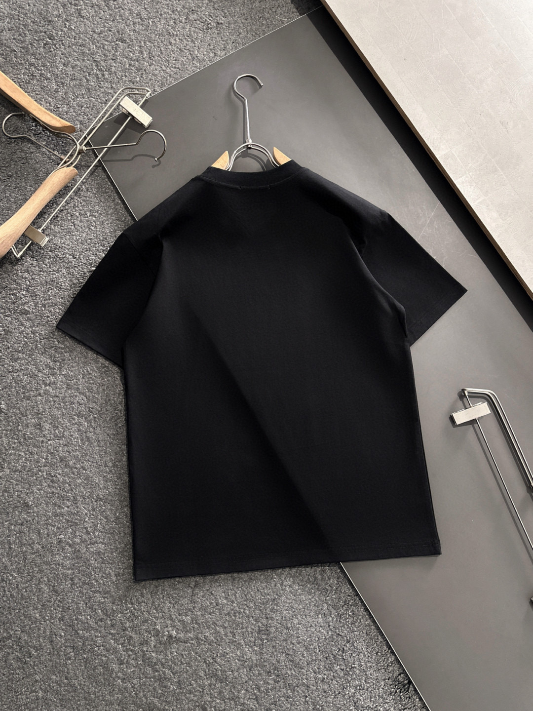  ARC 2025SS春夏最新款圆领时尚短袖T恤，官网同步，专柜纯棉面料！贴肤舒适，耐看又好穿，经典简约