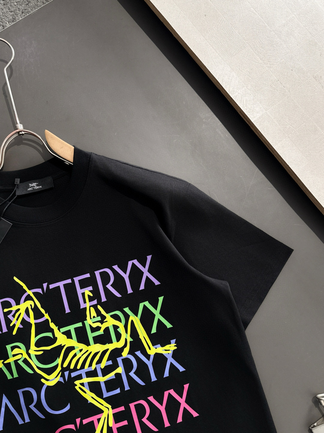  ARC 2025SS春夏最新款圆领时尚短袖T恤，官网同步，专柜纯棉面料！贴肤舒适，耐看又好穿，经典简约