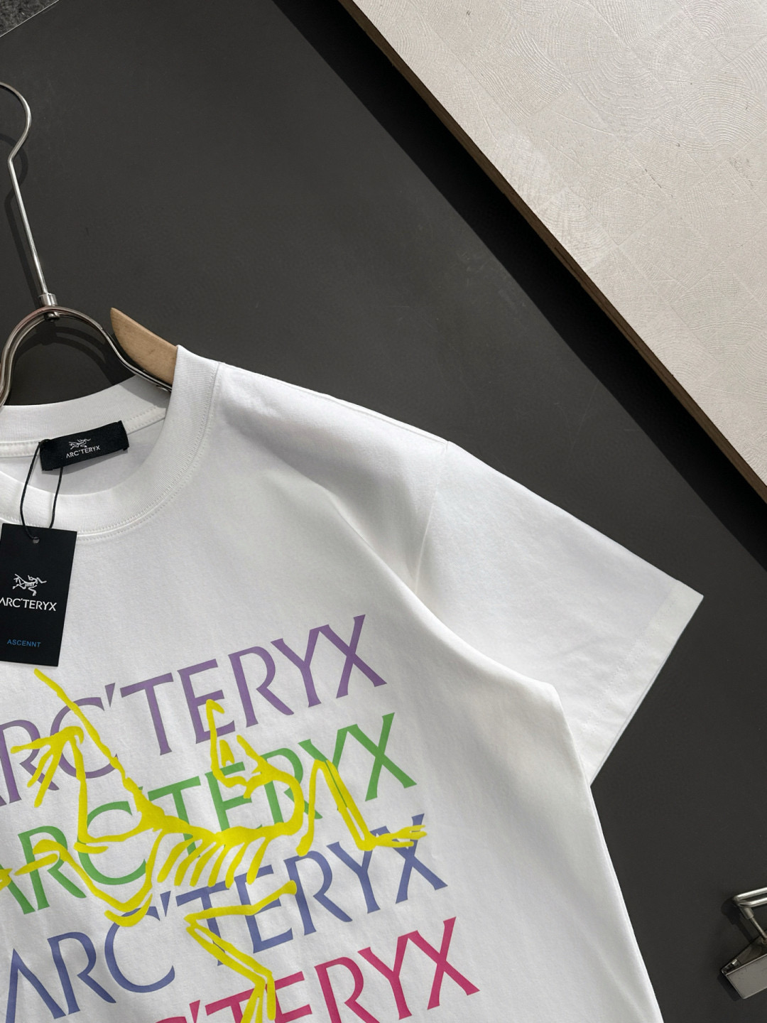  ARC 2025SS春夏最新款圆领时尚短袖T恤，官网同步，专柜纯棉面料！贴肤舒适，耐看又好穿，经典简约