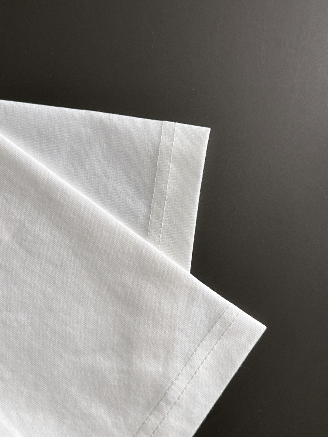  ARC 2025SS春夏最新款圆领时尚短袖T恤，官网同步，专柜纯棉面料！贴肤舒适，耐看又好穿，经典简约