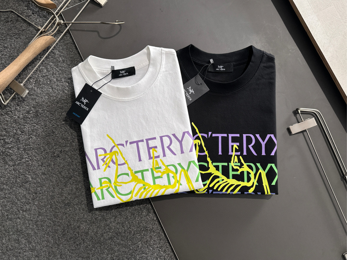  ARC 2025SS春夏最新款圆领时尚短袖T恤，官网同步，专柜纯棉面料！贴肤舒适，耐看又好穿，经典简约