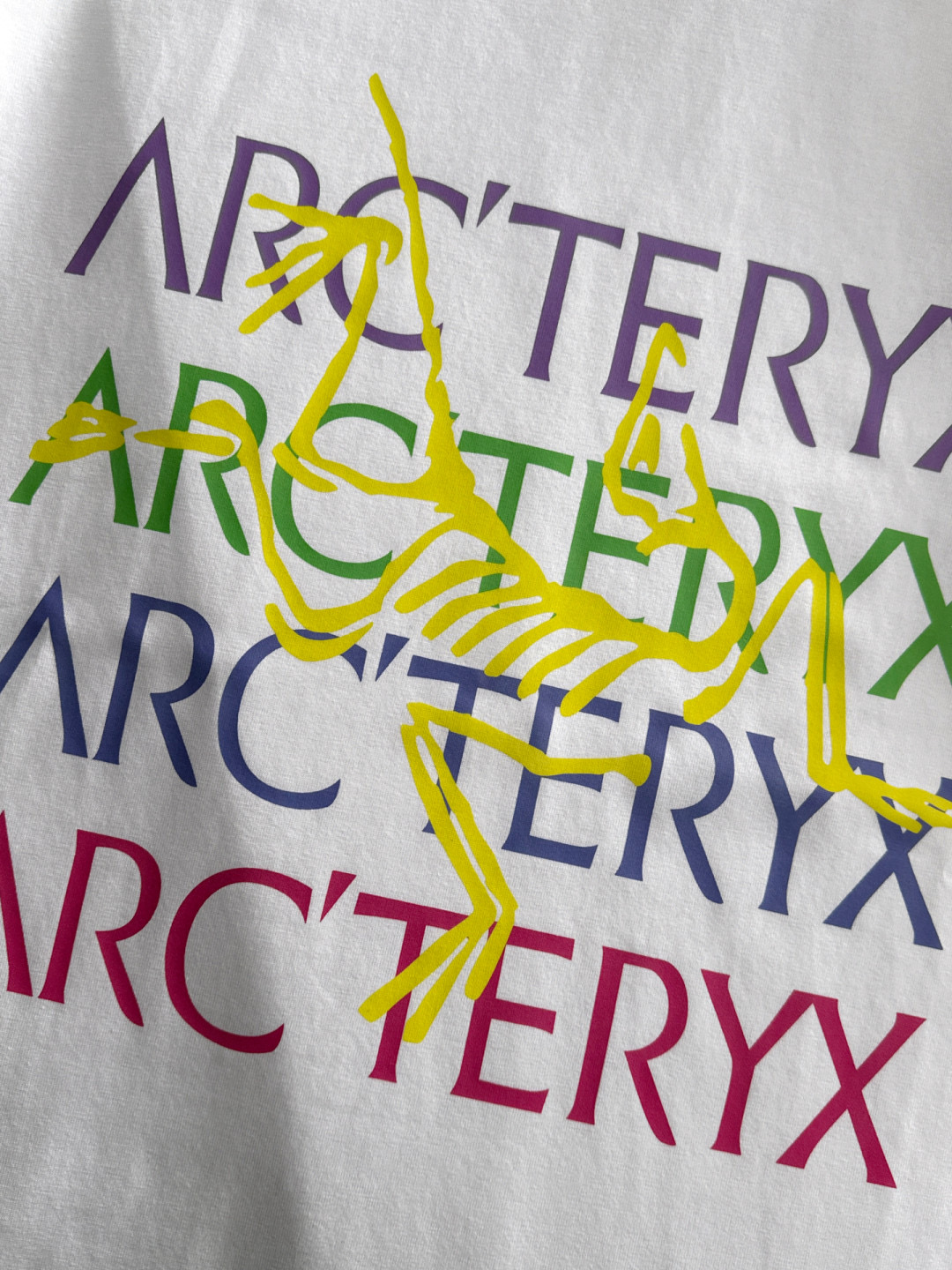  ARC 2025SS春夏最新款圆领时尚短袖T恤，官网同步，专柜纯棉面料！贴肤舒适，耐看又好穿，经典简约