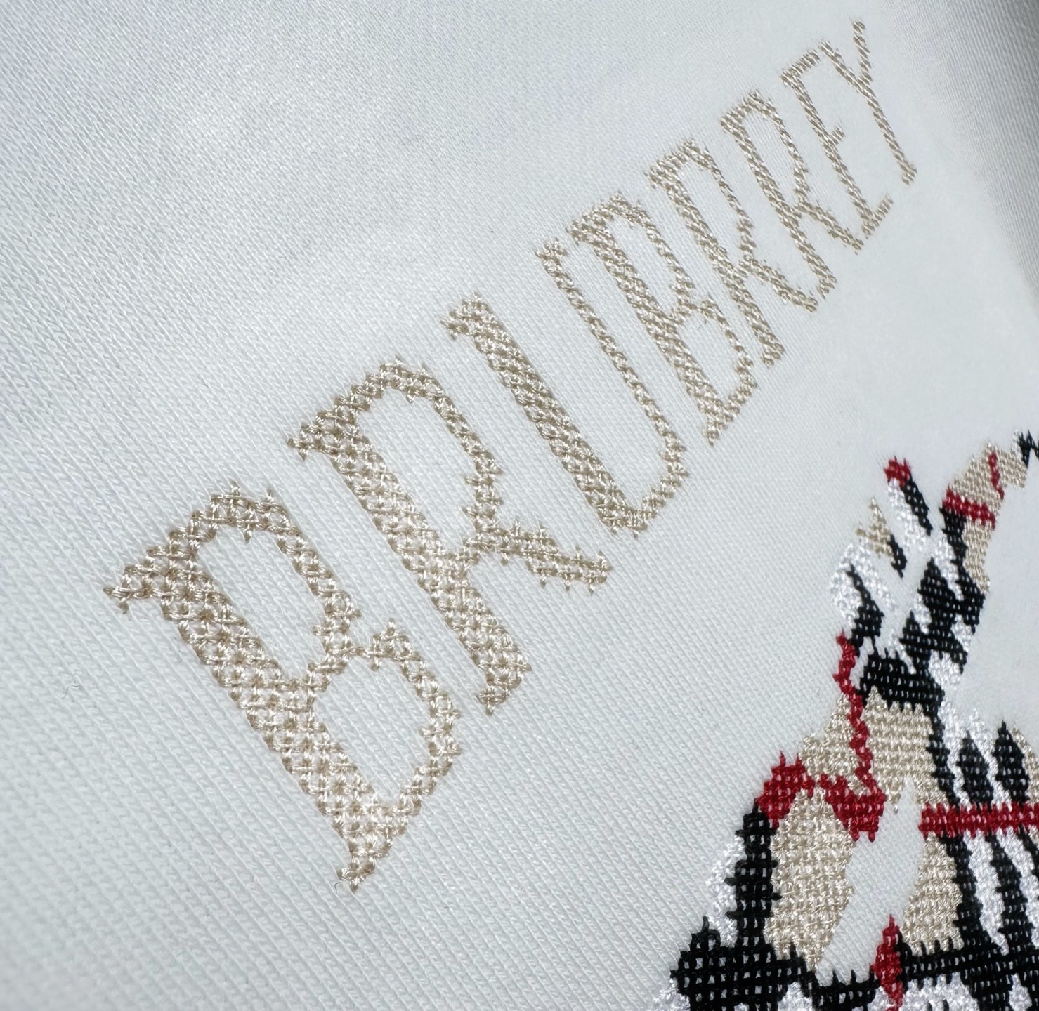 Burberry Sudadera Clásica con Logo Ecuestre Bordado para Hombre 4 i1756117459003 9285 0 9