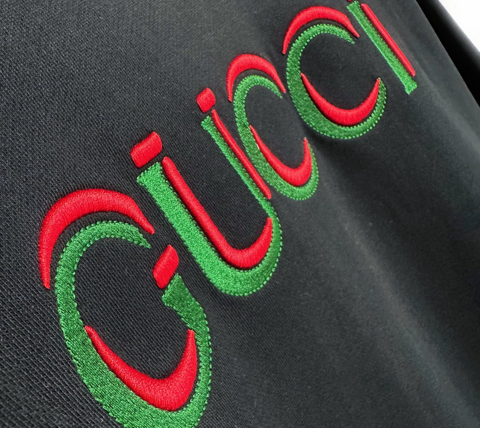 GUC 2025Ss秋冬新款卫衣，精美工艺圆领款，特制纯棉400克面料升级水洗大毛圈、柔软贴身科技面料，