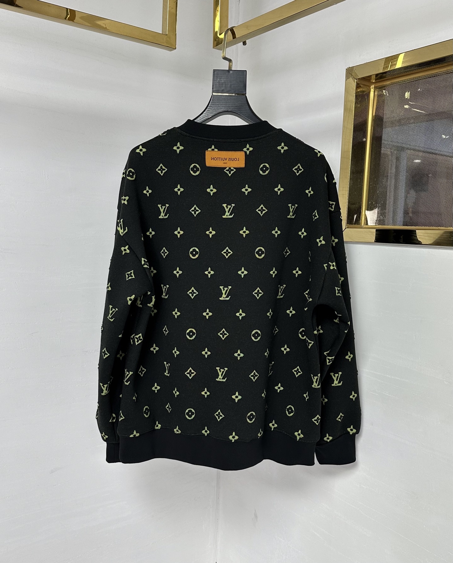 1V 2025Ss秋冬新款卫衣，精美工艺圆领款，特制纯棉400克面料升级水洗大毛圈、柔软贴身科技面料，定