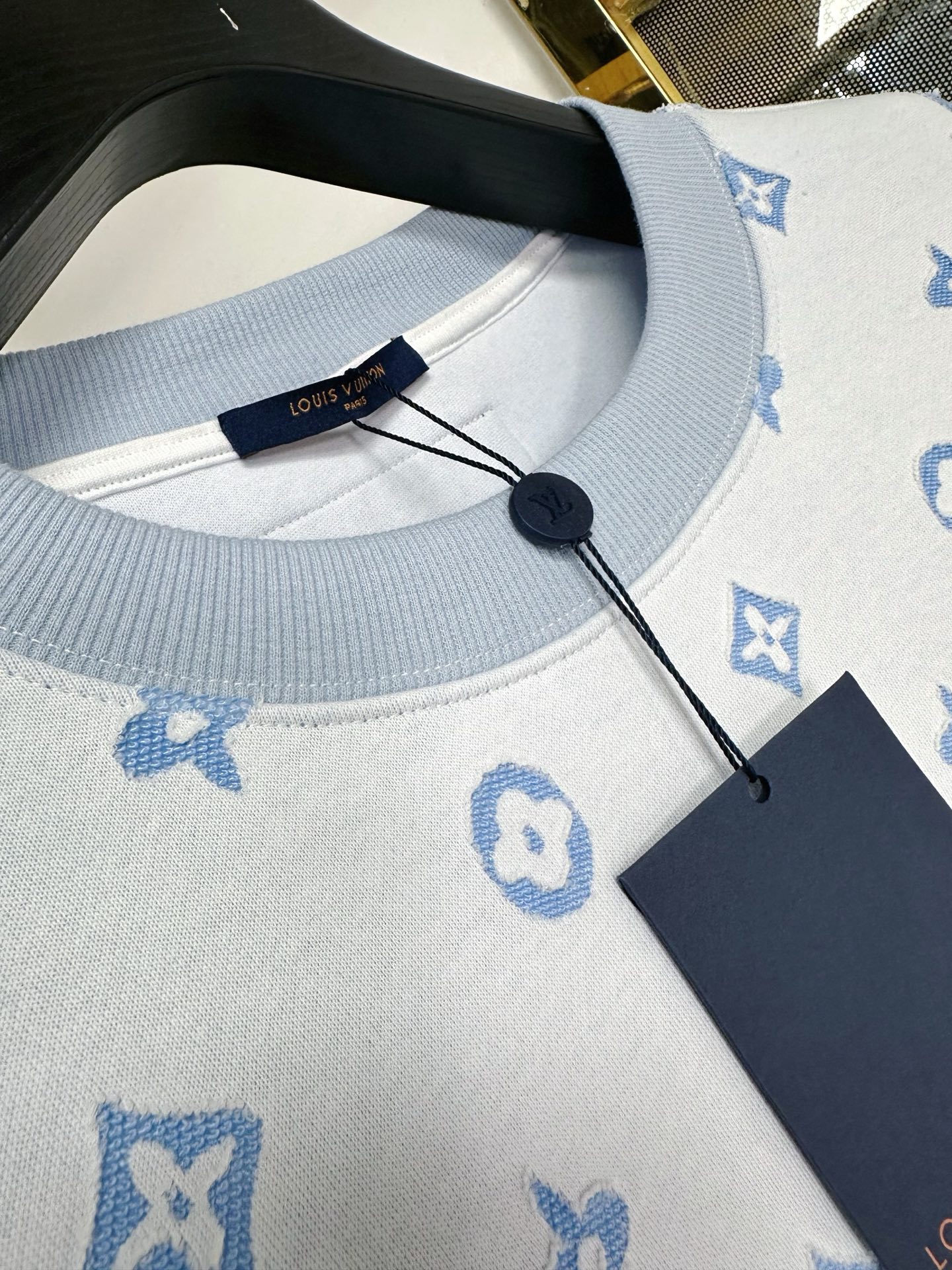 1V 2025Ss秋冬新款卫衣，精美工艺圆领款，特制纯棉400克面料升级水洗大毛圈、柔软贴身科技面料，定