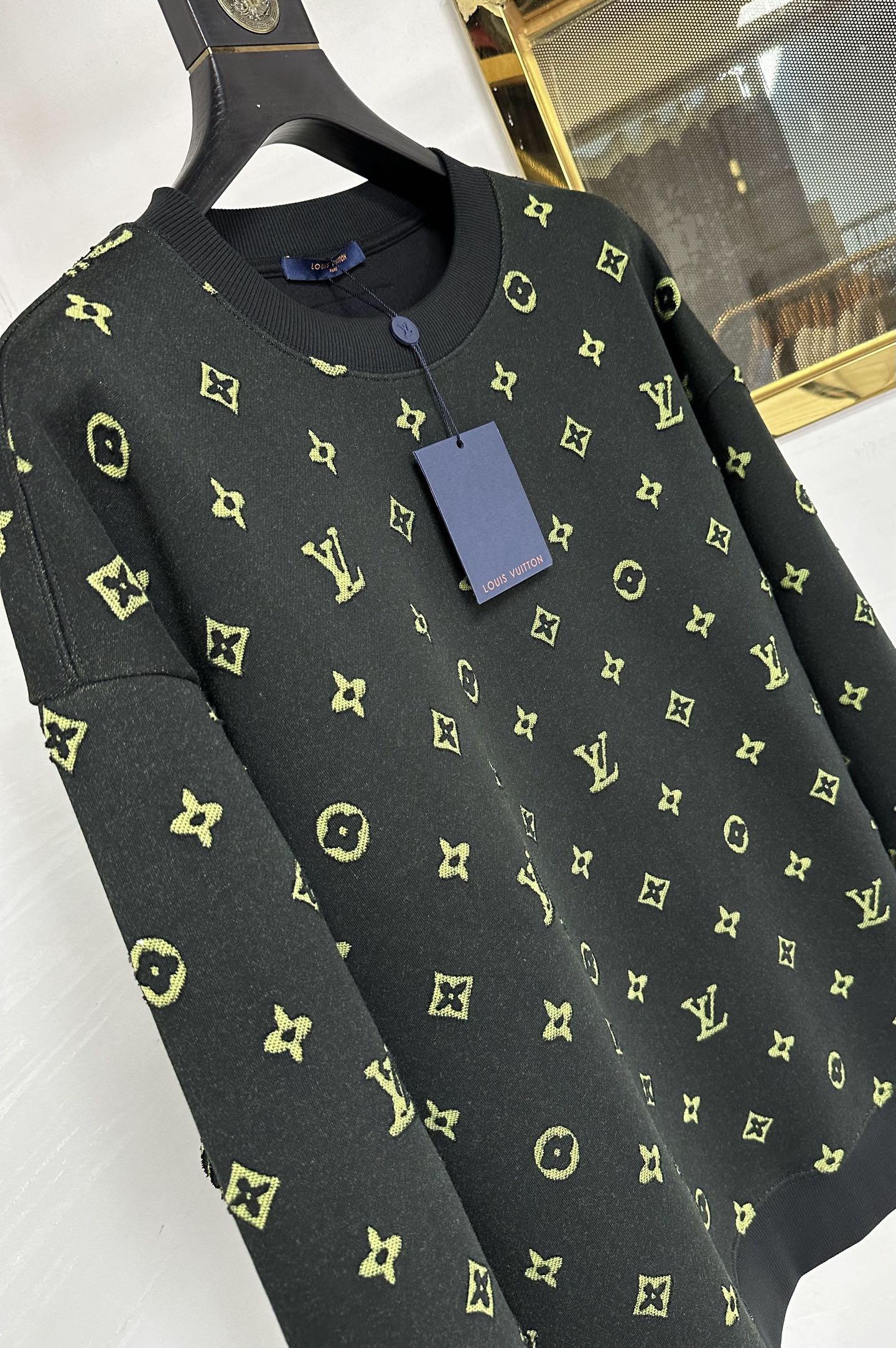 1V 2025Ss秋冬新款卫衣，精美工艺圆领款，特制纯棉400克面料升级水洗大毛圈、柔软贴身科技面料，定